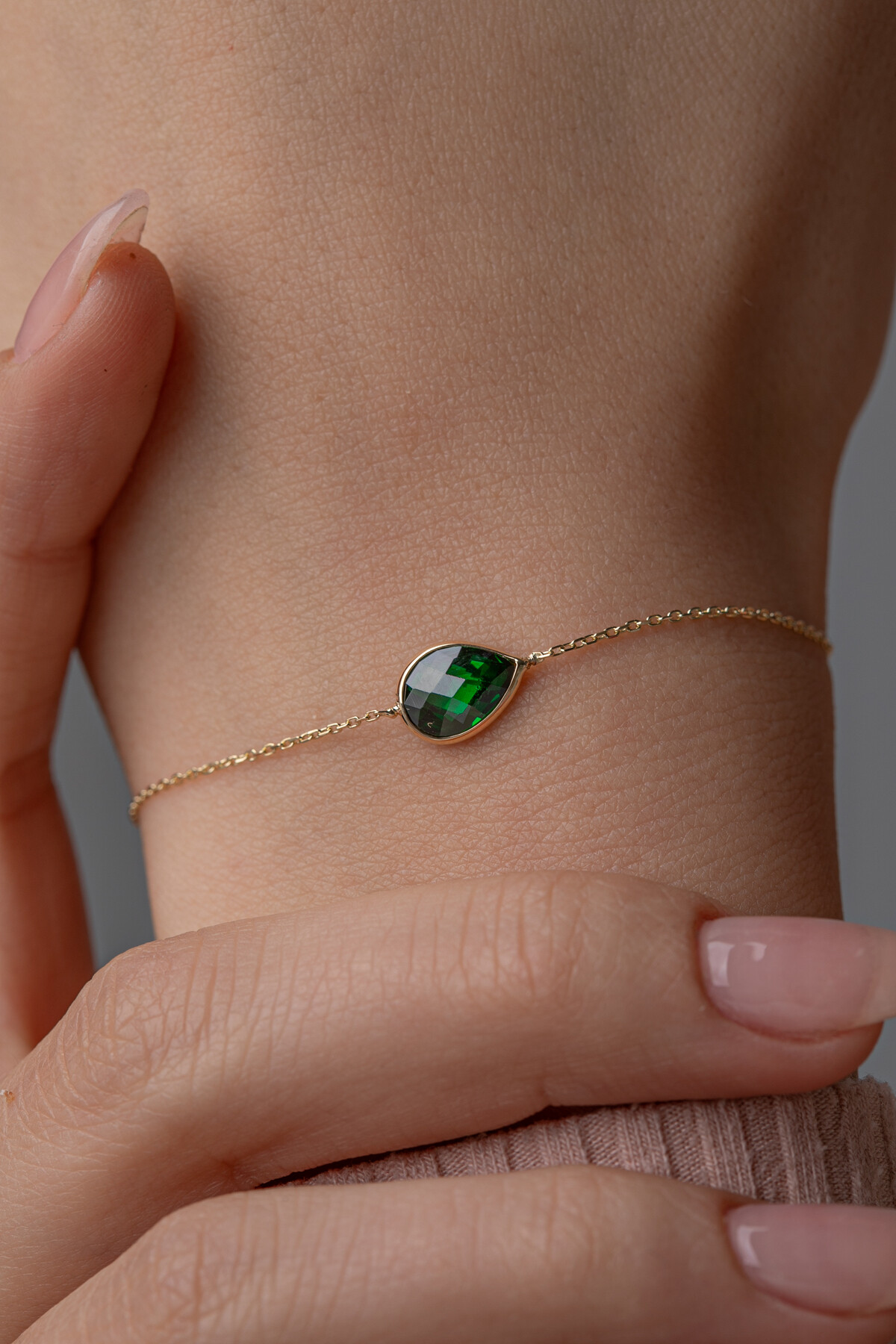 14 Ayar Altın Zümrüt Damla Taş Bileklik