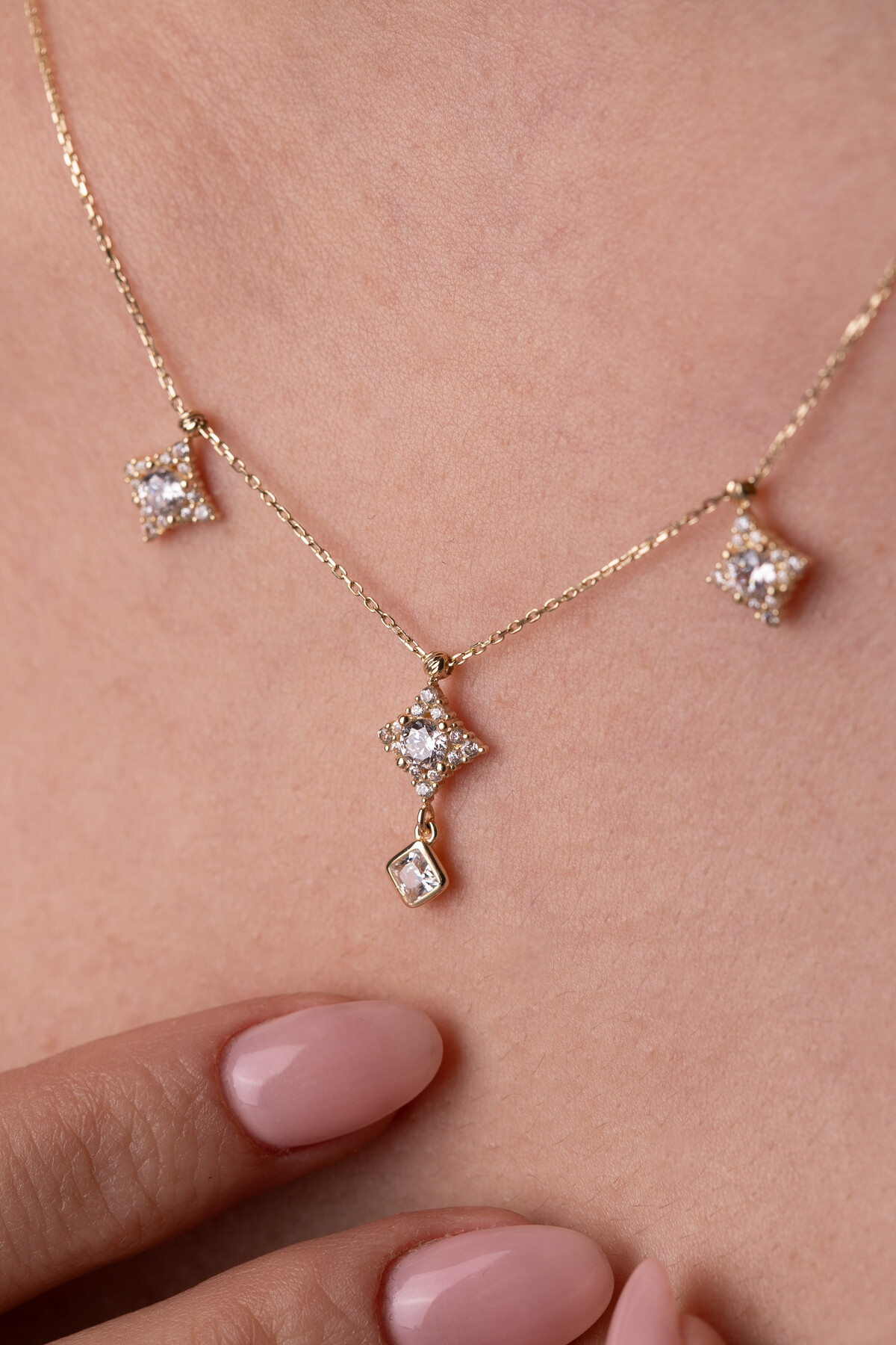 14 Ayar Altın Sallantılı Kolye