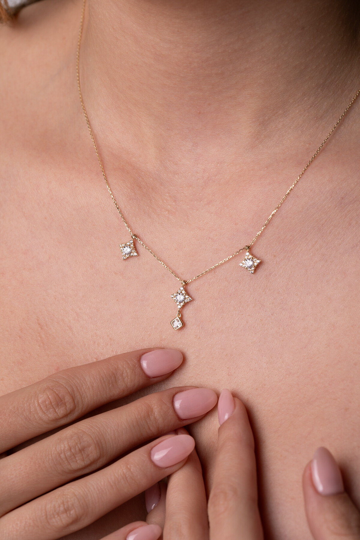 14 Ayar Altın Sallantılı Kolye