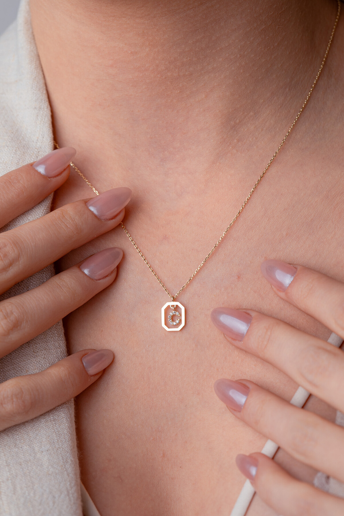 14 Ayar Altın C Harf Kolye