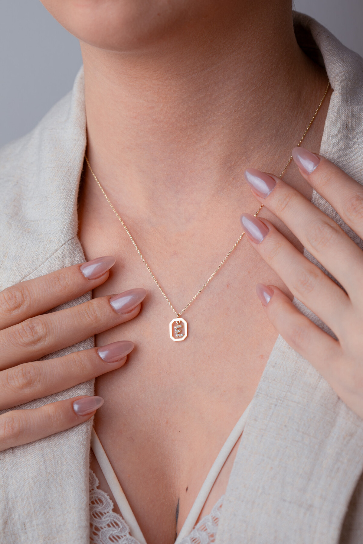 14 Ayar Altın E Harf Kolye