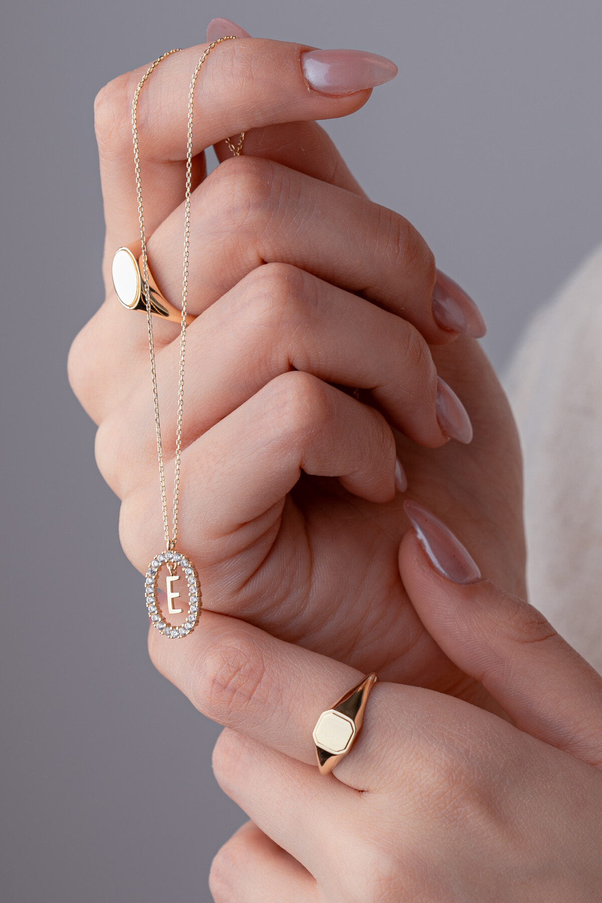 14 Ayar Altın E Harfi Kolye