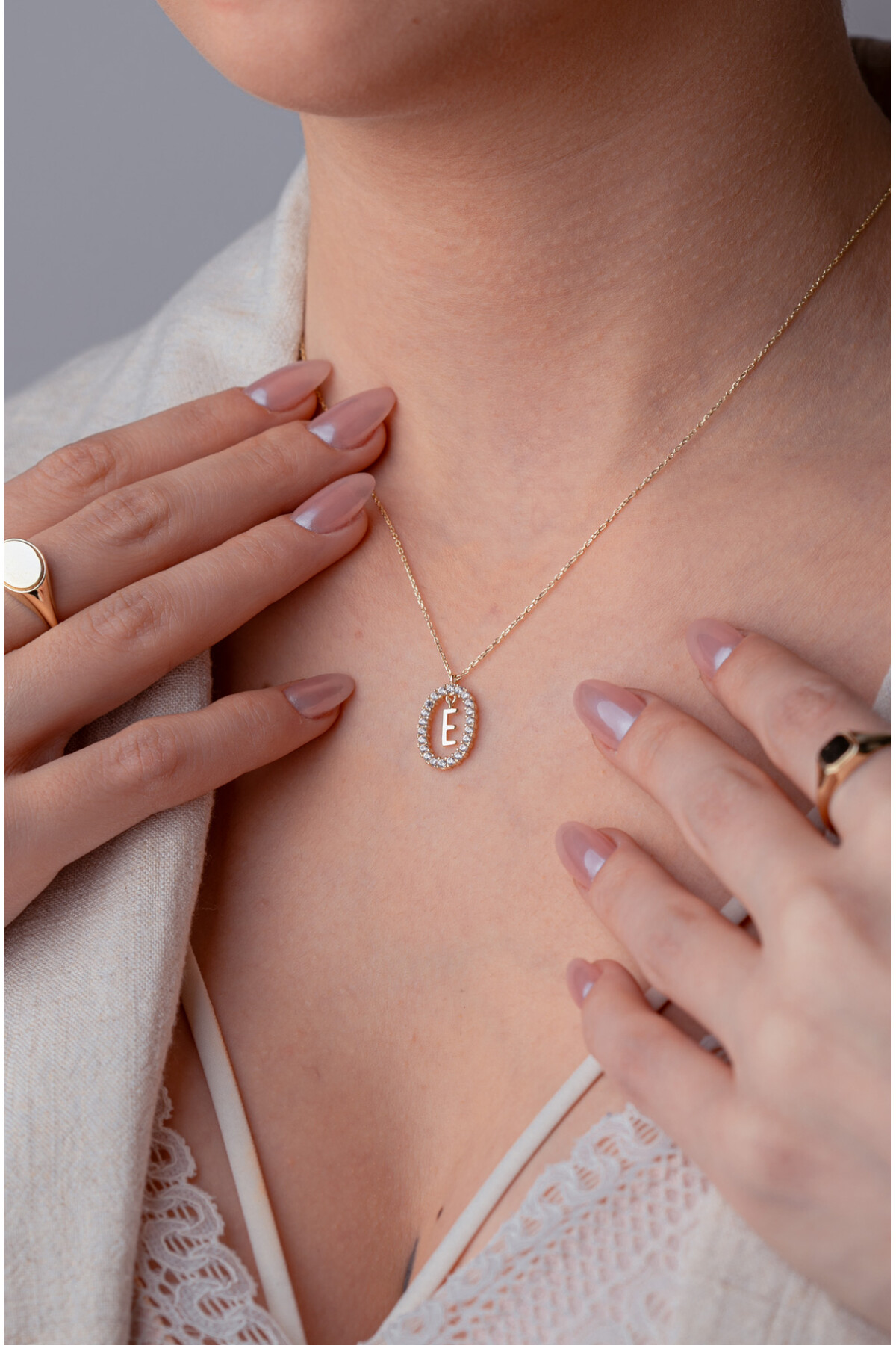 14 Ayar Altın E Harfi Kolye