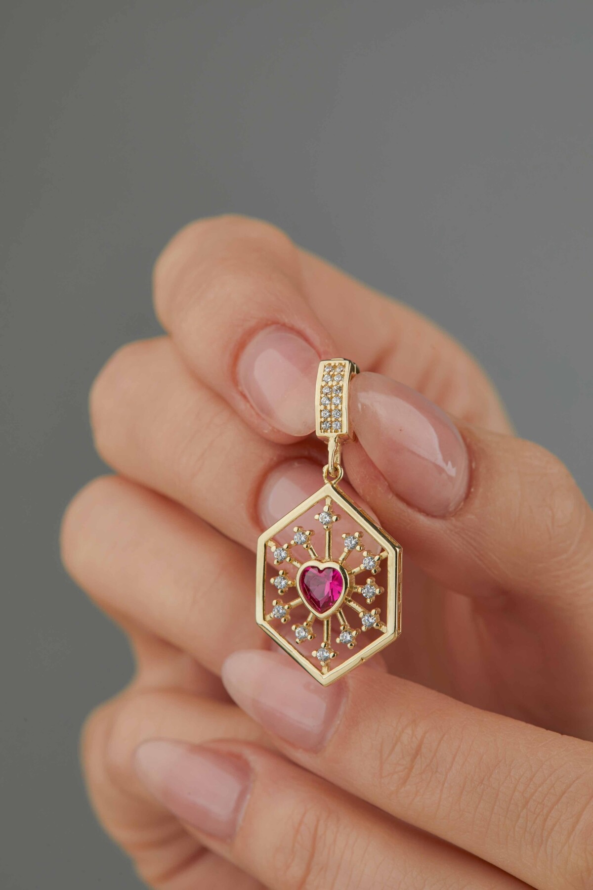 14 Ayar Altın Kalp Taşlı Kolye Ucu