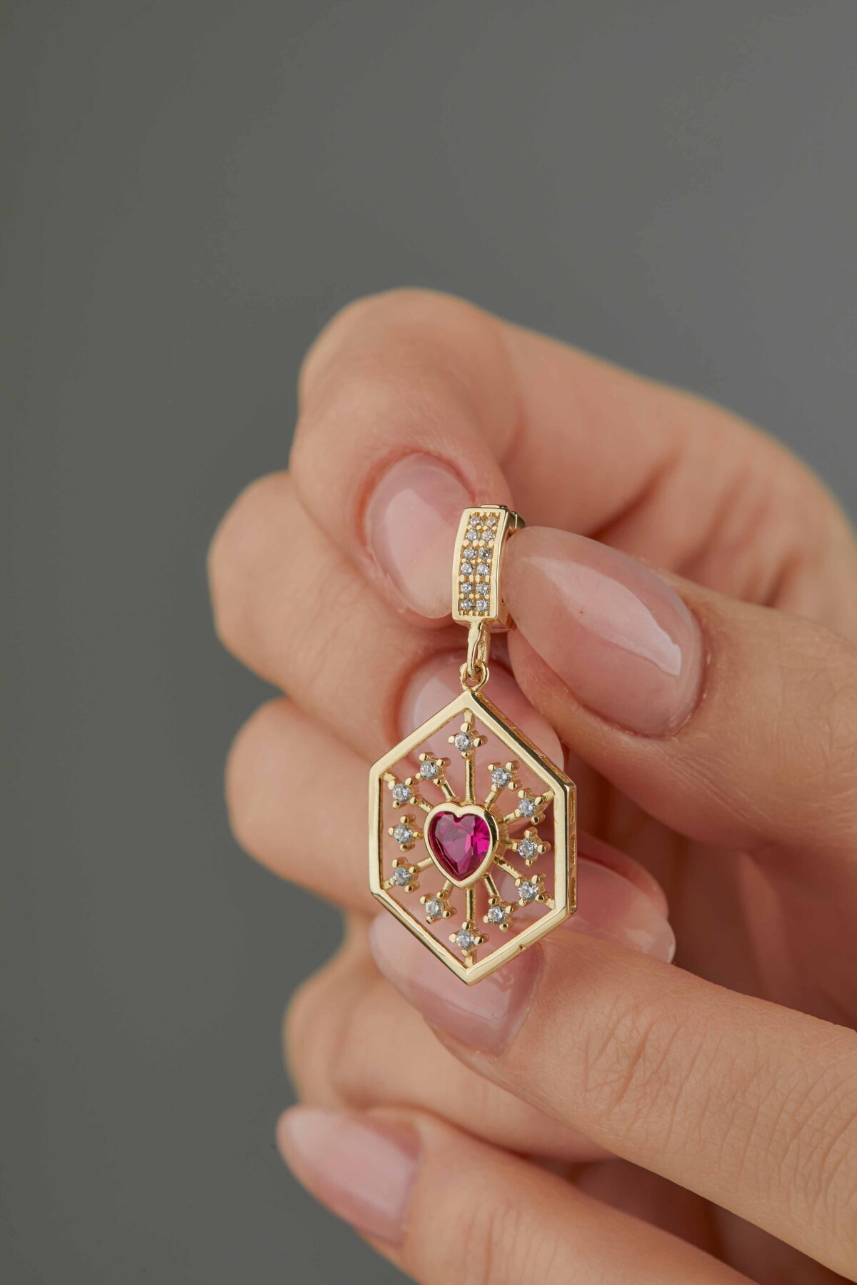 14 Ayar Altın Kalp Taşlı Kolye Ucu