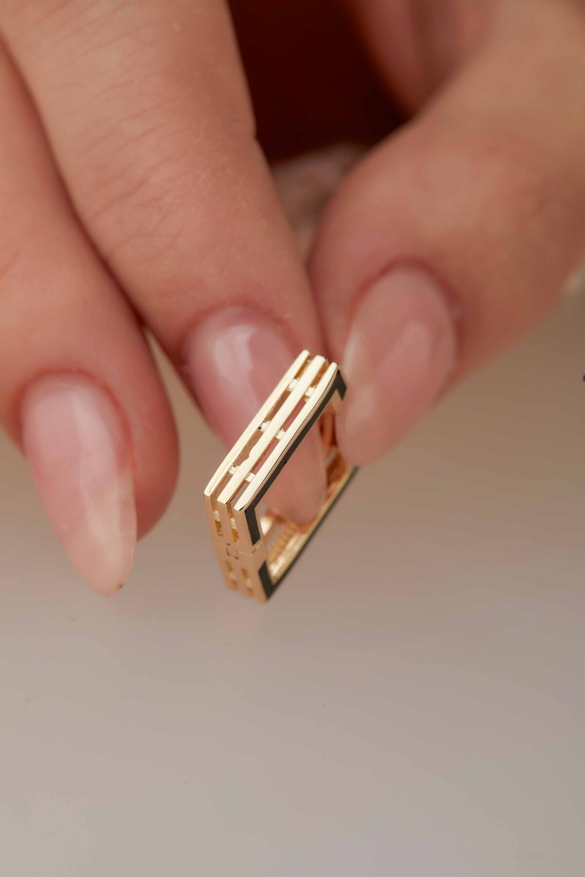 14 Ayar Altın Kare Küpe