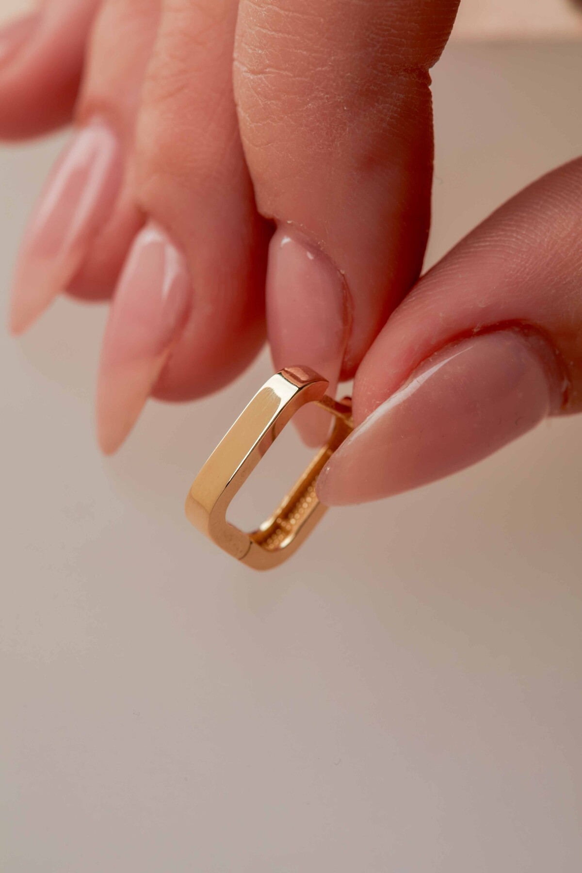 14 Ayar Altın Kare Küpe