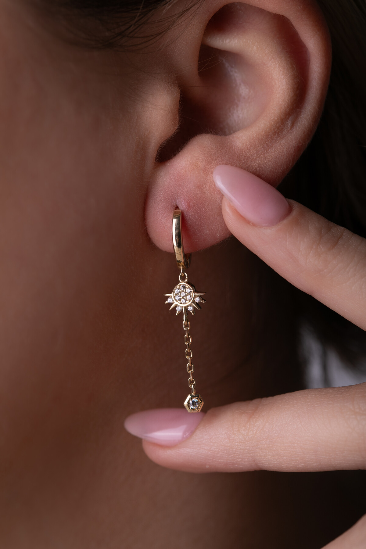 14 Ayar Altın Güneş Zincir Sallantılı Küpe