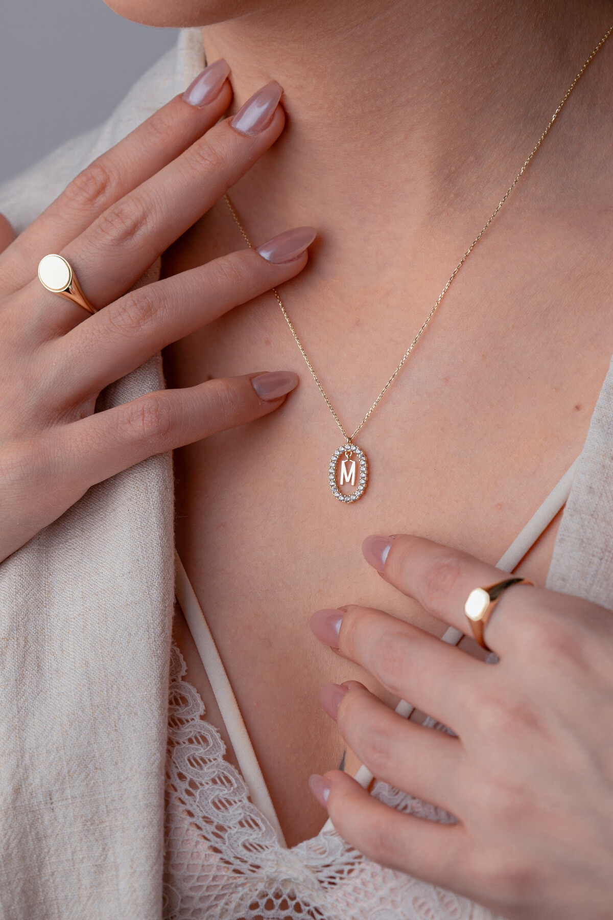 14 Ayar Altın M Harfi Kolye