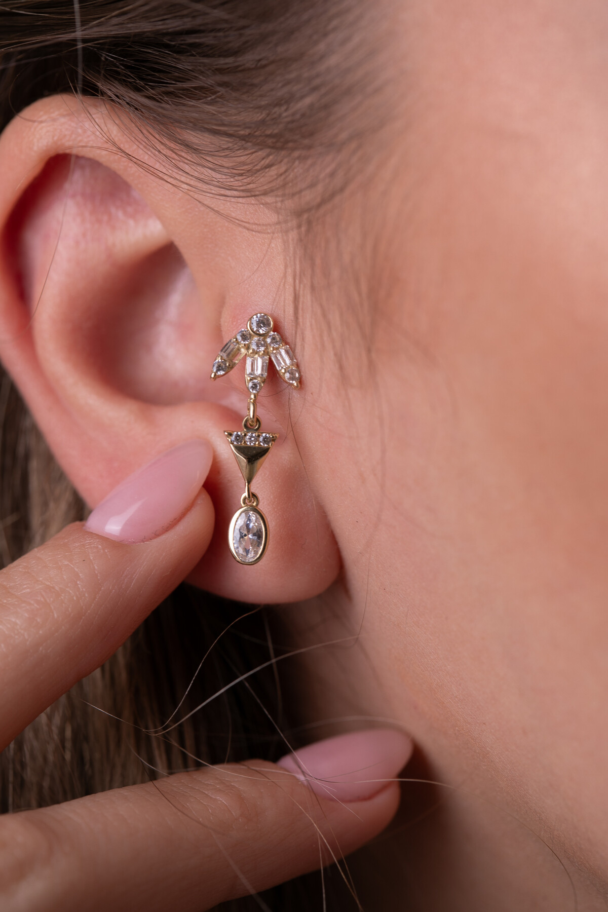 14 Ayar Altın Beyaz Taş Sallantılı Küpe