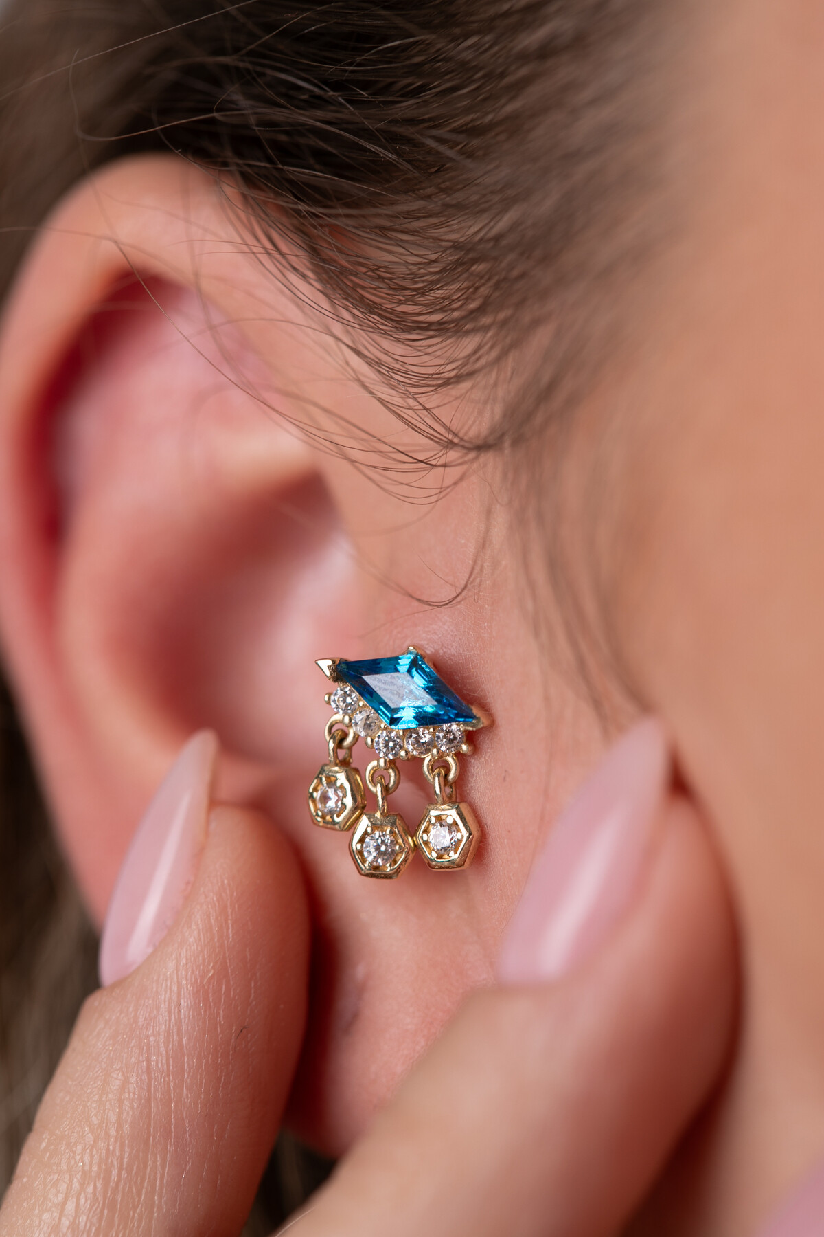 14 Ayar Altın Mavi Taş Sallantılı Küpe