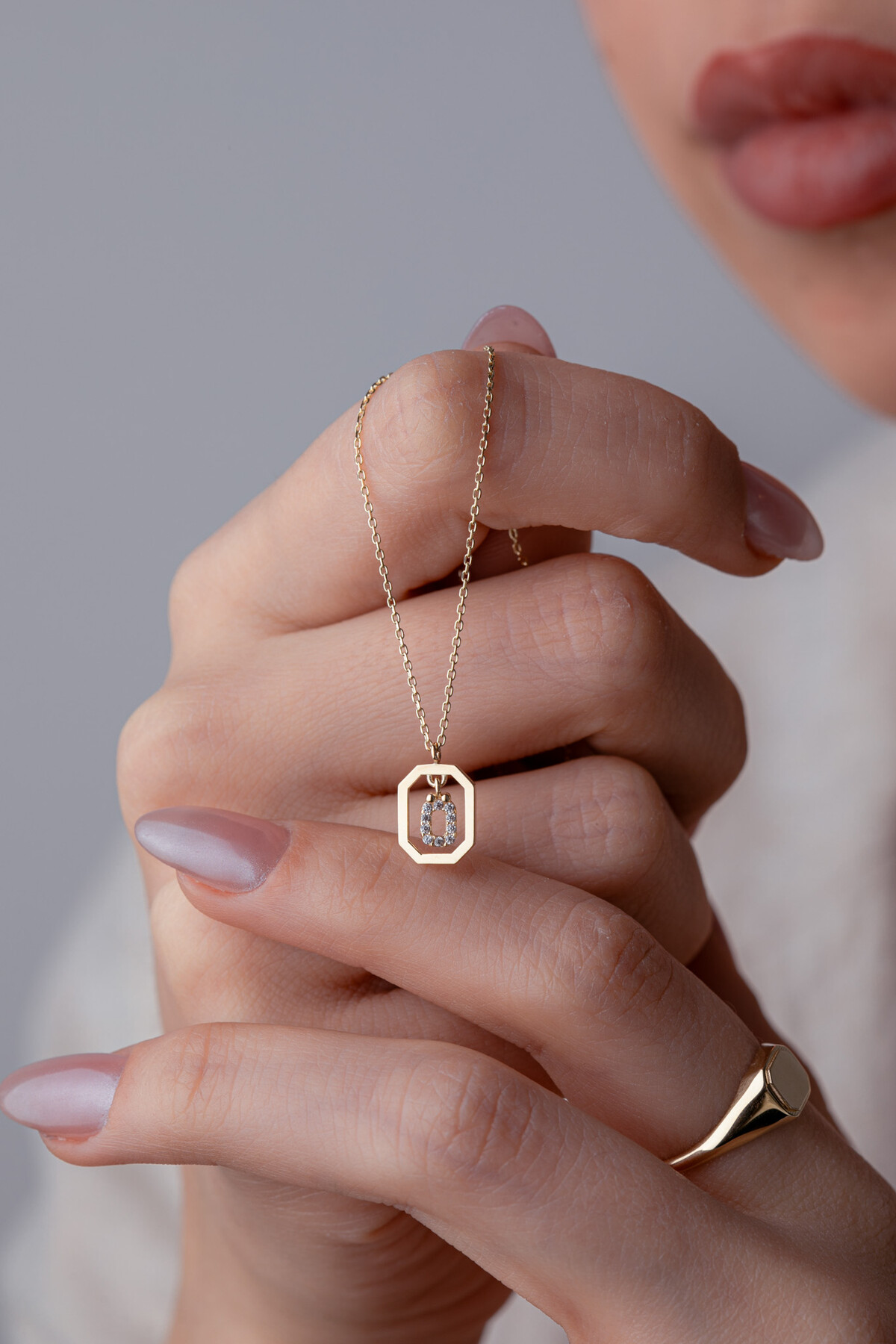 14 Ayar Altın Ö Harf Kolye