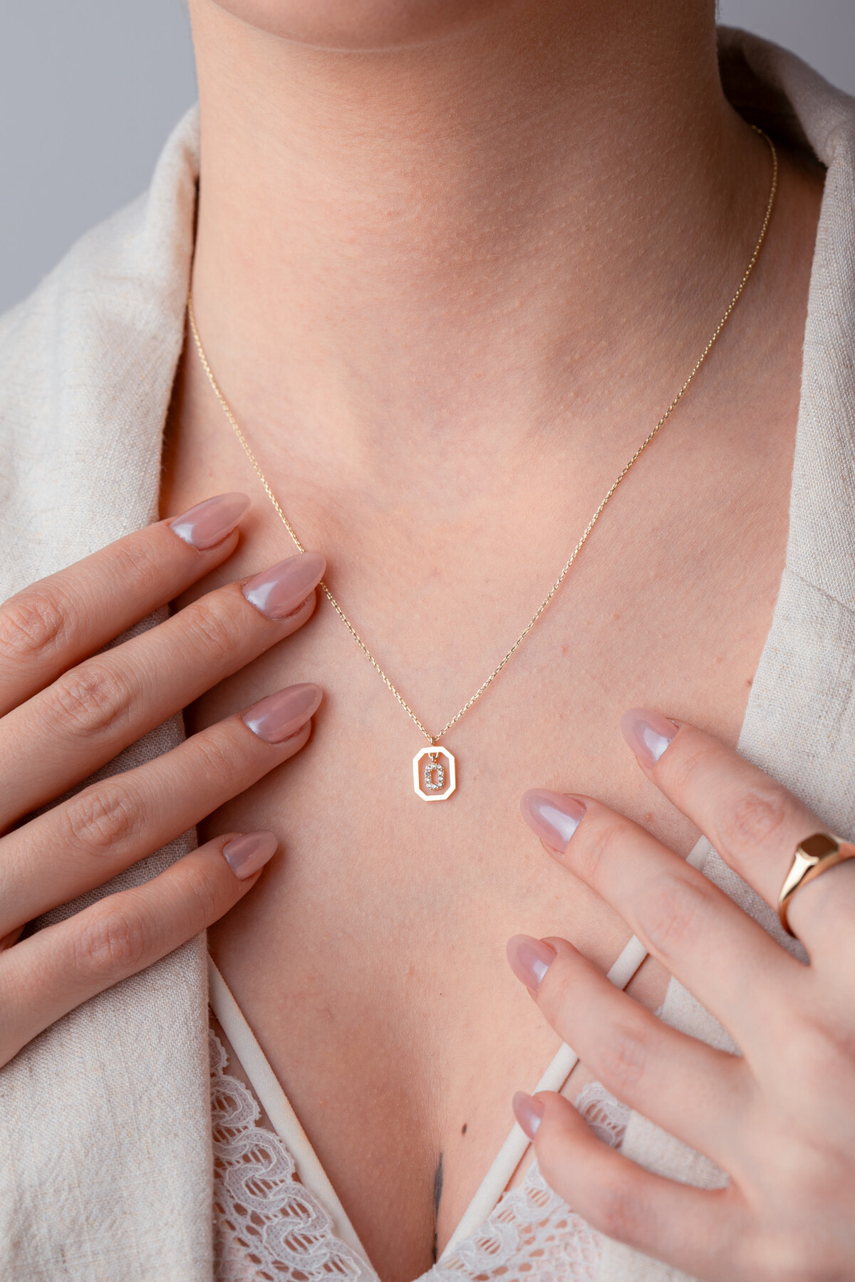 14 Ayar Altın O Harf Kolye