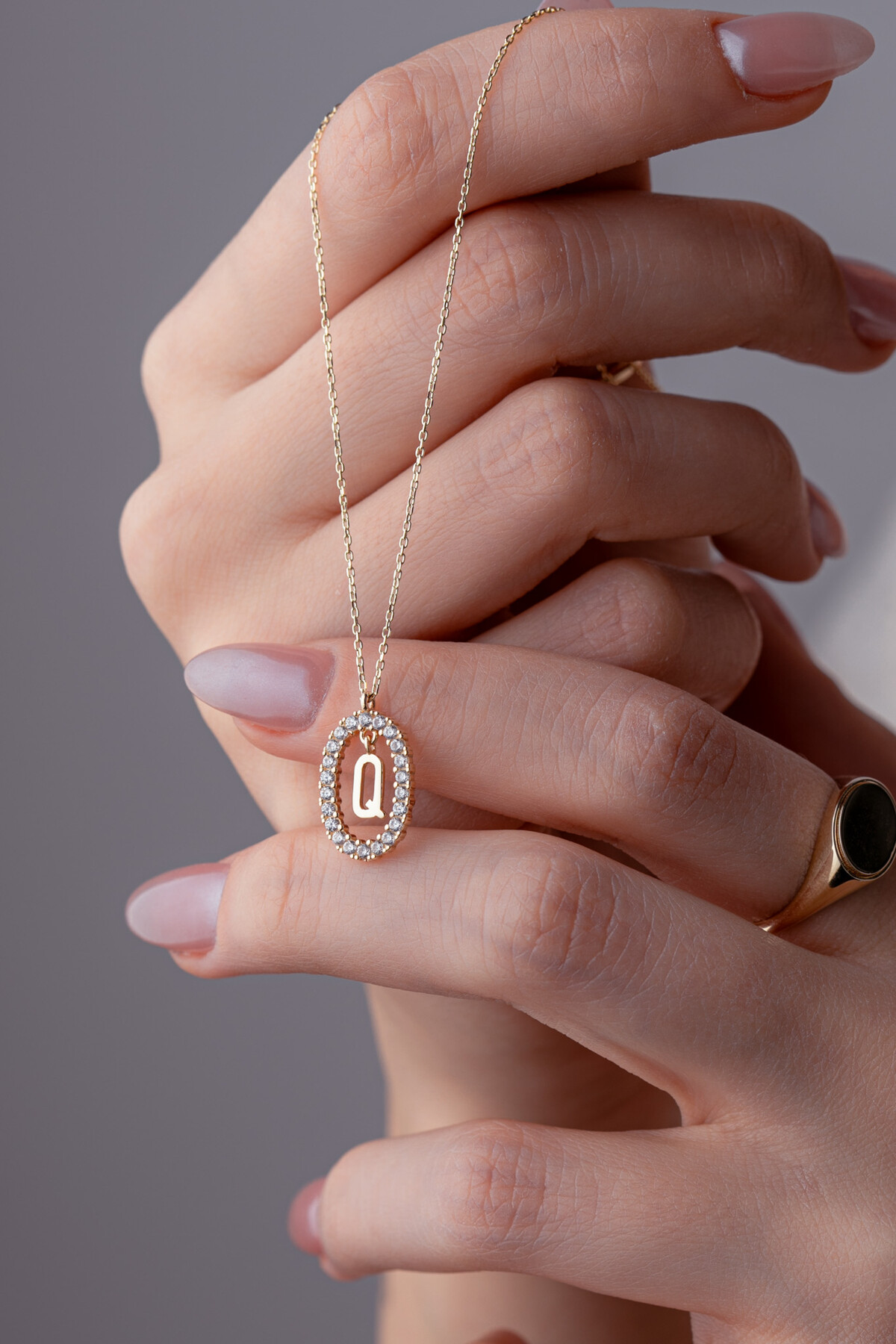 14 Ayar Altın Q Harf Kolye