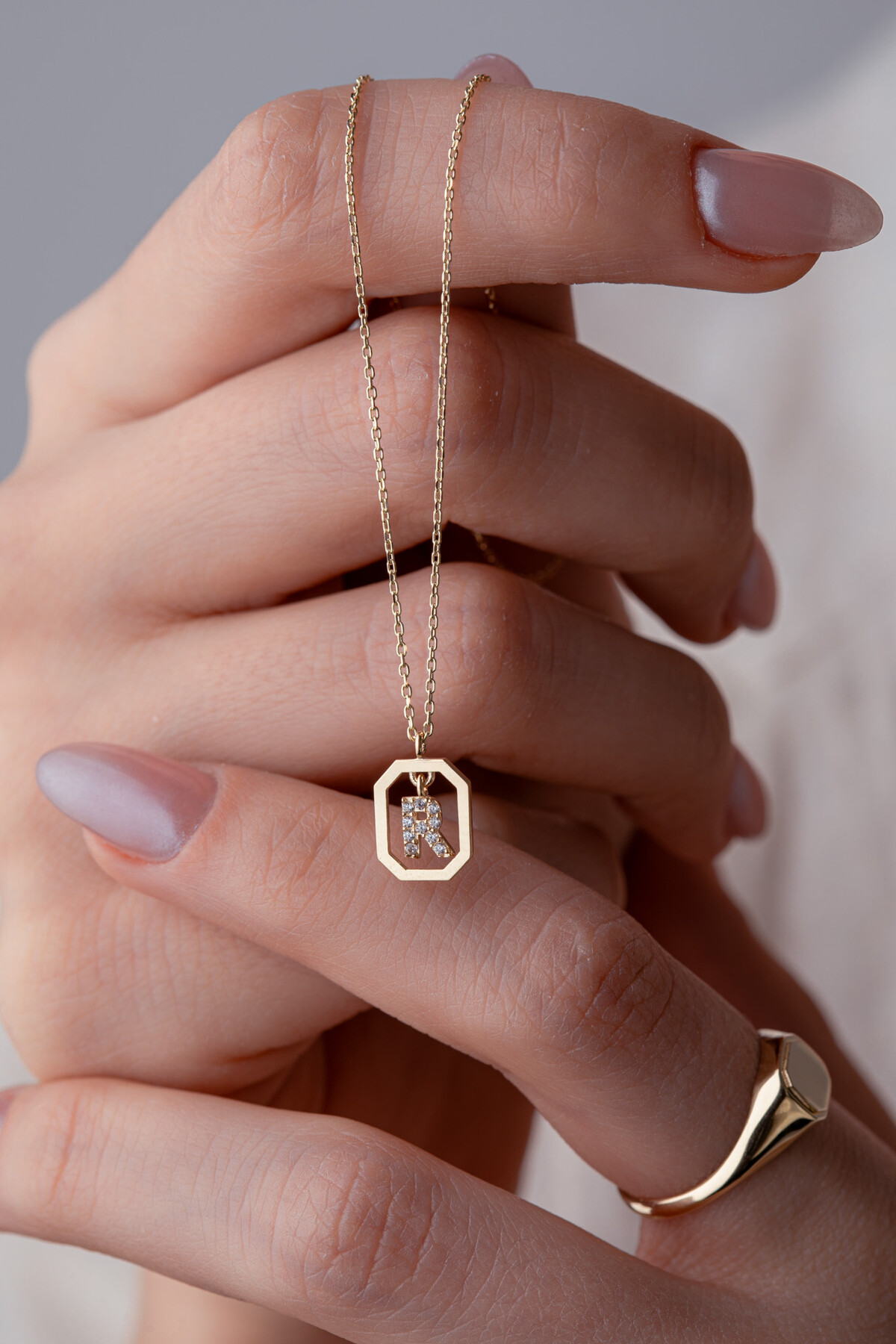 14 Ayar Altın R Harf Kolye