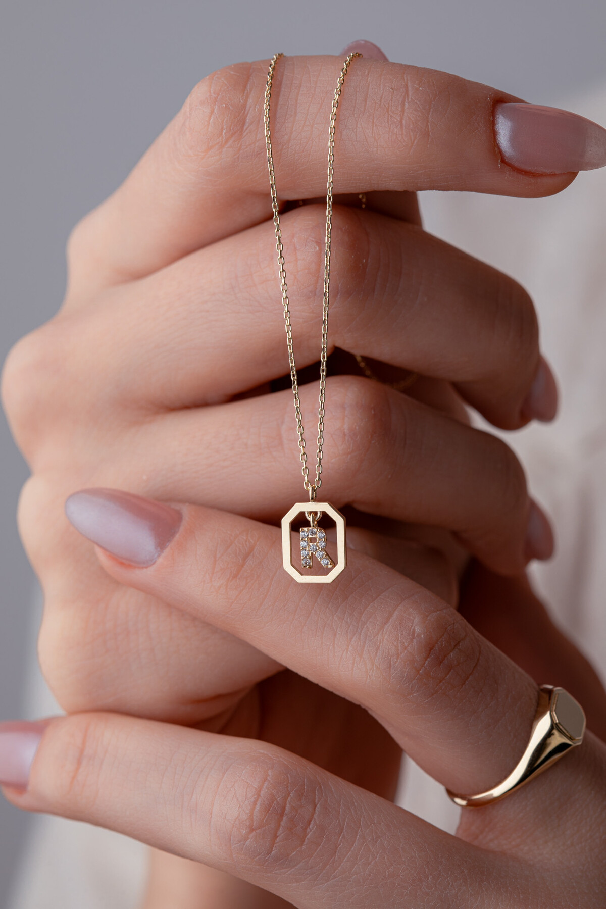 14 Ayar Altın R Harf Kolye