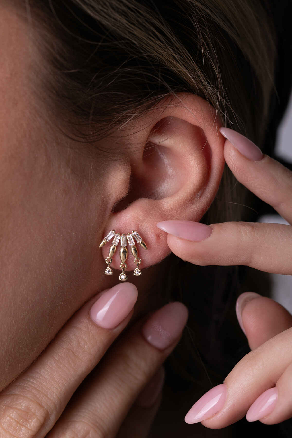 14 Ayar Altın Sallantılı Tasarım Küpe