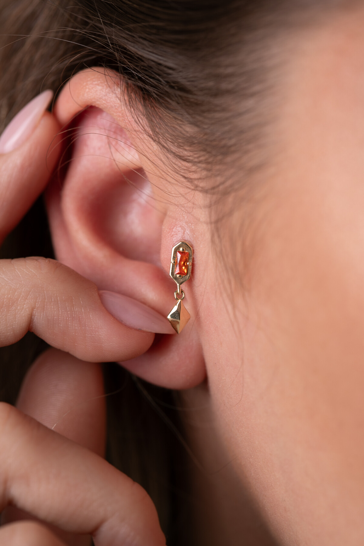 14 Ayar Altın Turuncu Taşlı Sallantılı Küpe