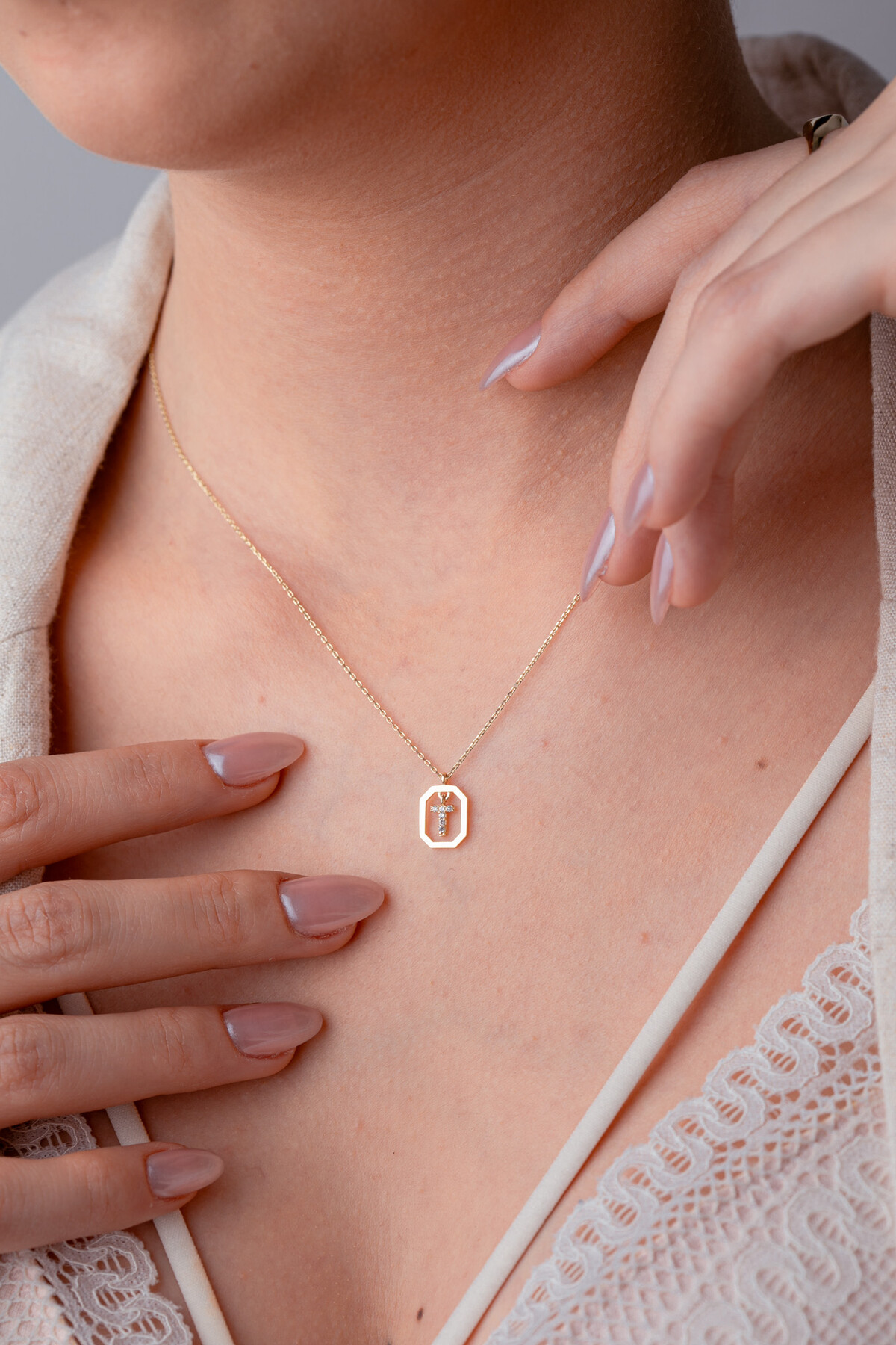 14 Ayar Altın T Harf Kolye