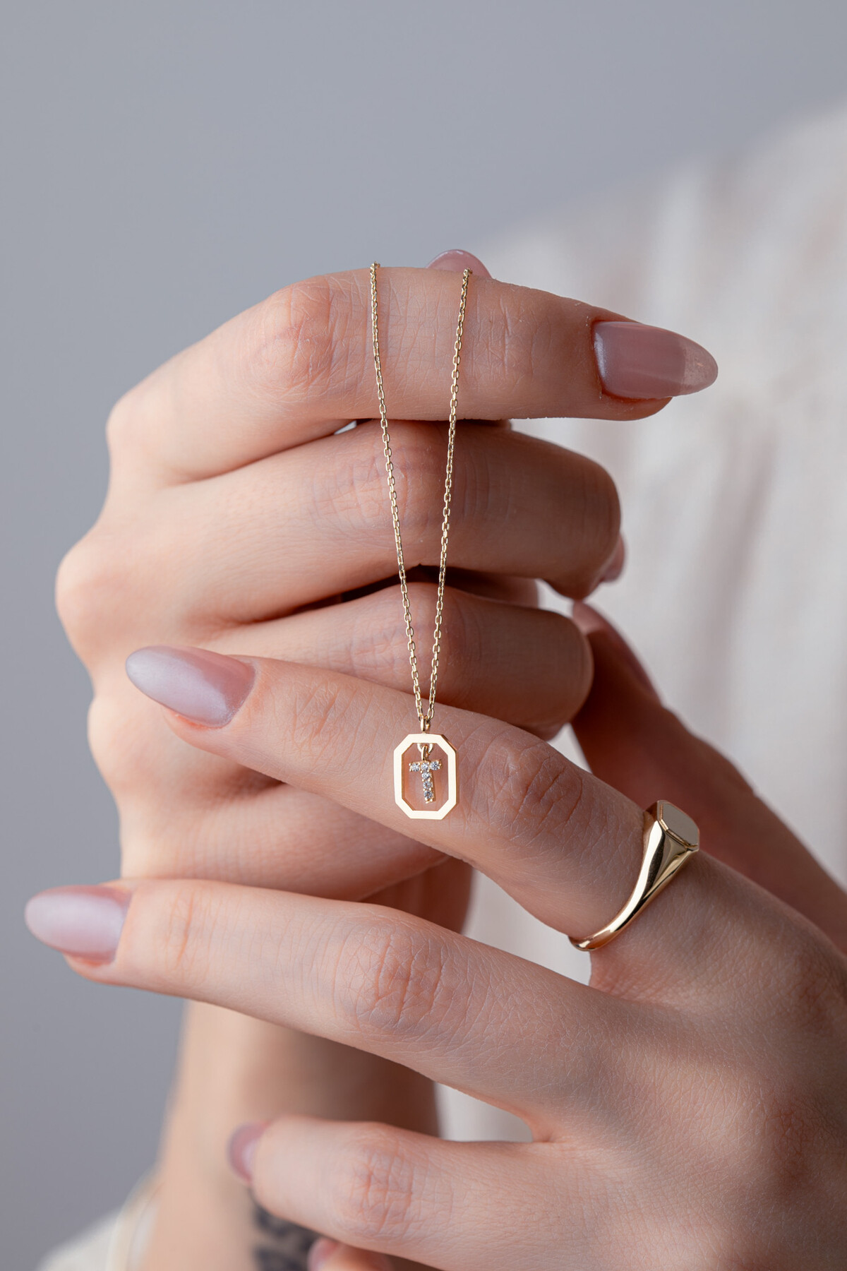 14 Ayar Altın T Harf Kolye