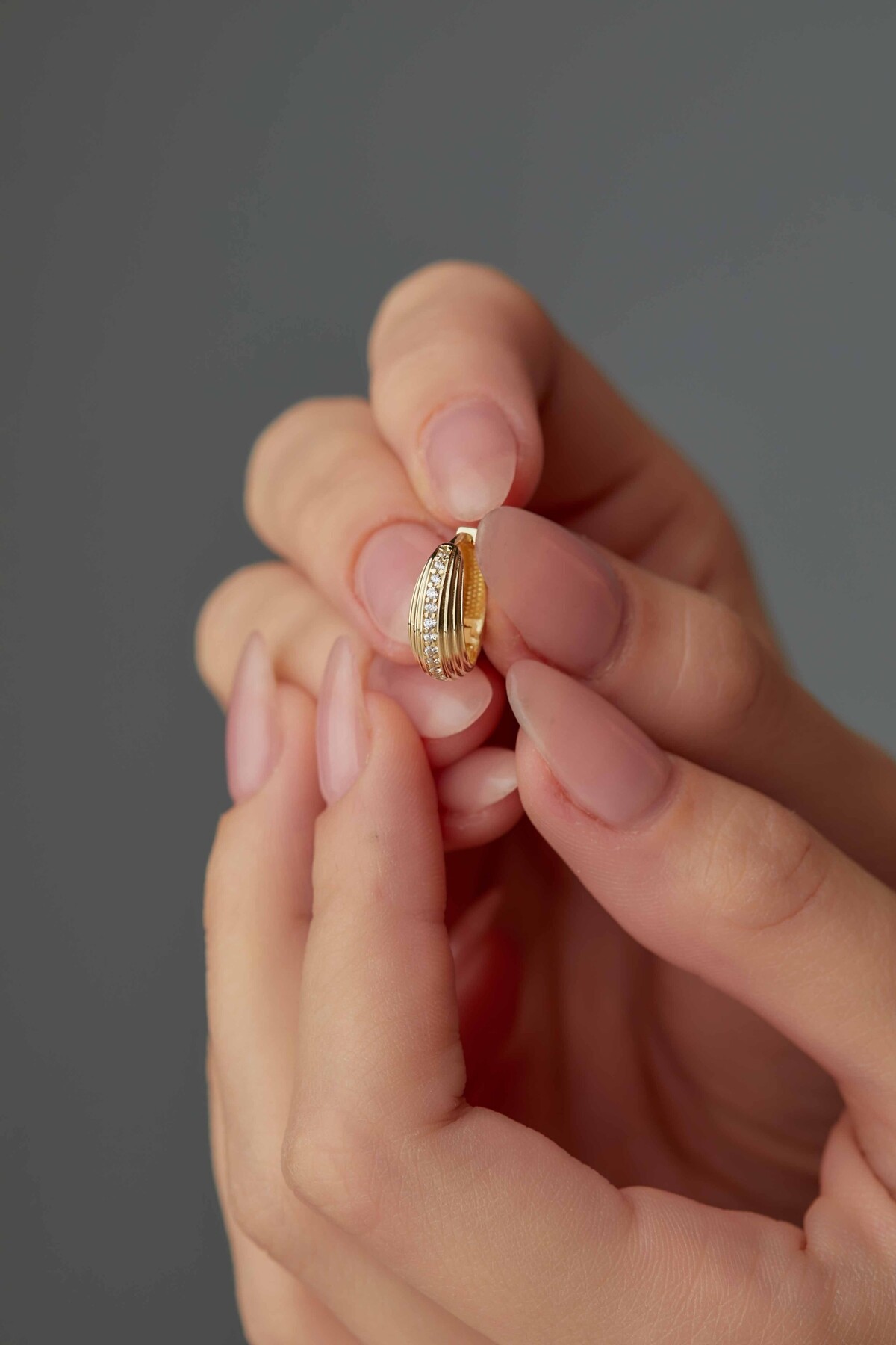 14 Ayar Altın Taşlı Halka Küpe