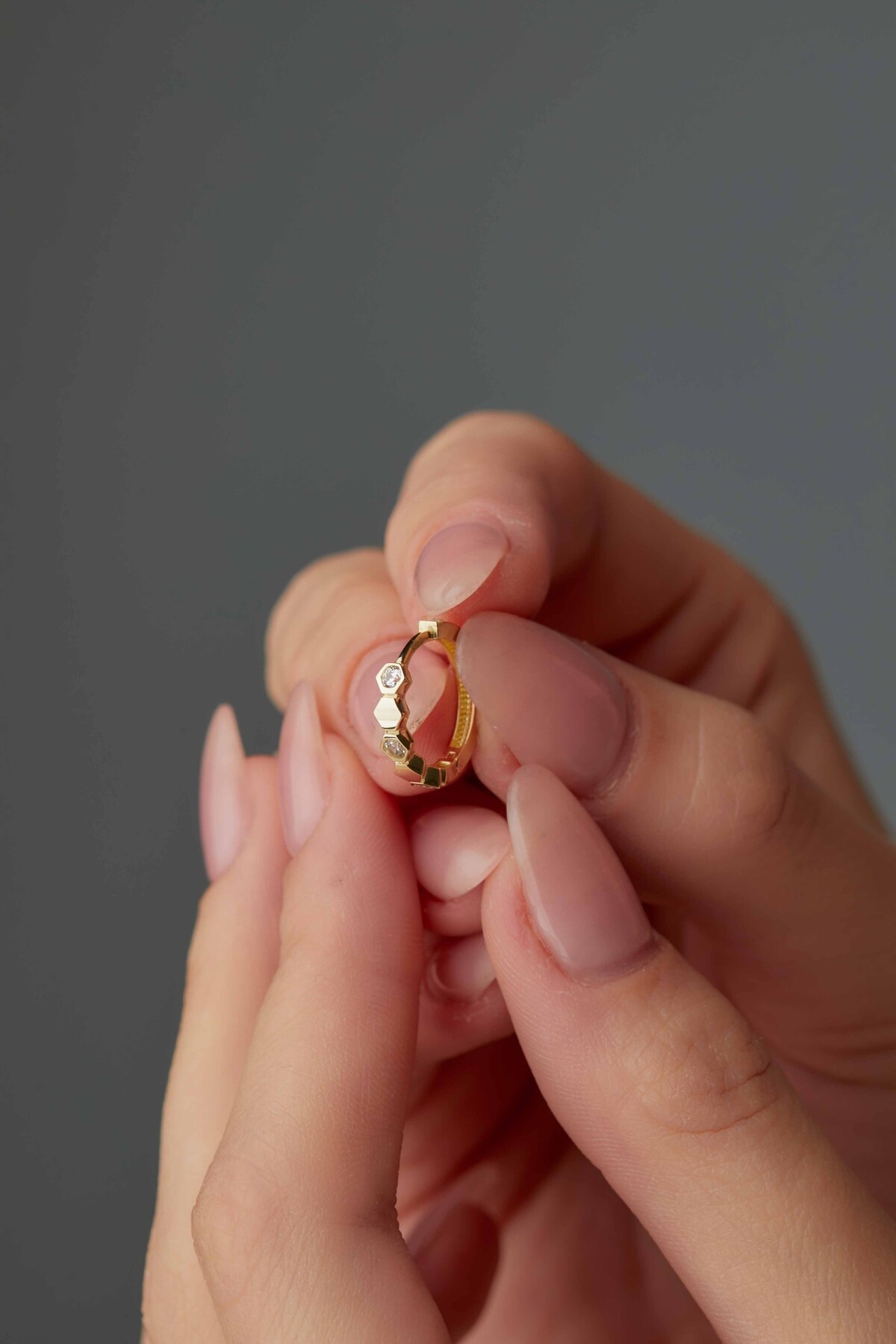 14 Ayar Altın Taşlı Halka Küpe