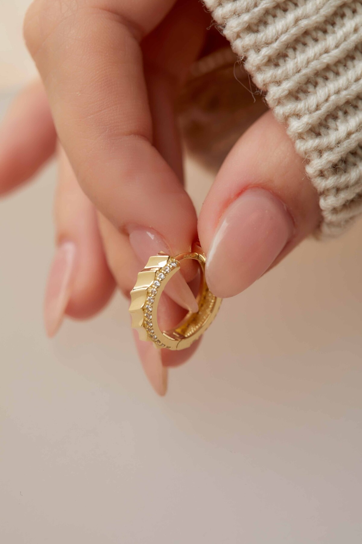 14 Ayar Altın Taşlı Halka Küpe