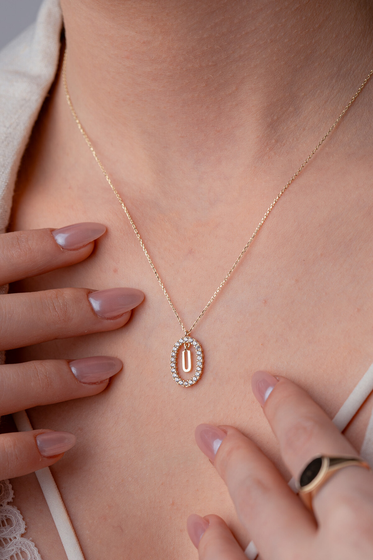 14 Ayar Altın U Harf Kolye