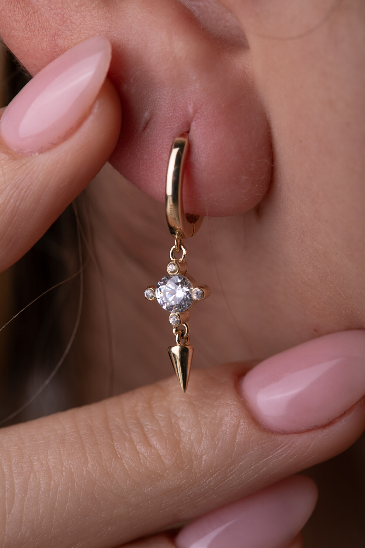 14 Ayar Altın Tektaş Salltılı Küpe