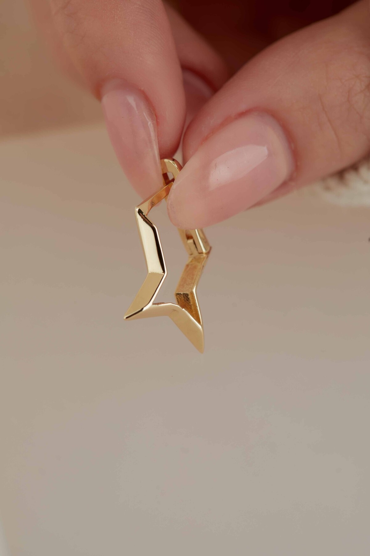 14 Ayar Altın Yıldız Küpe