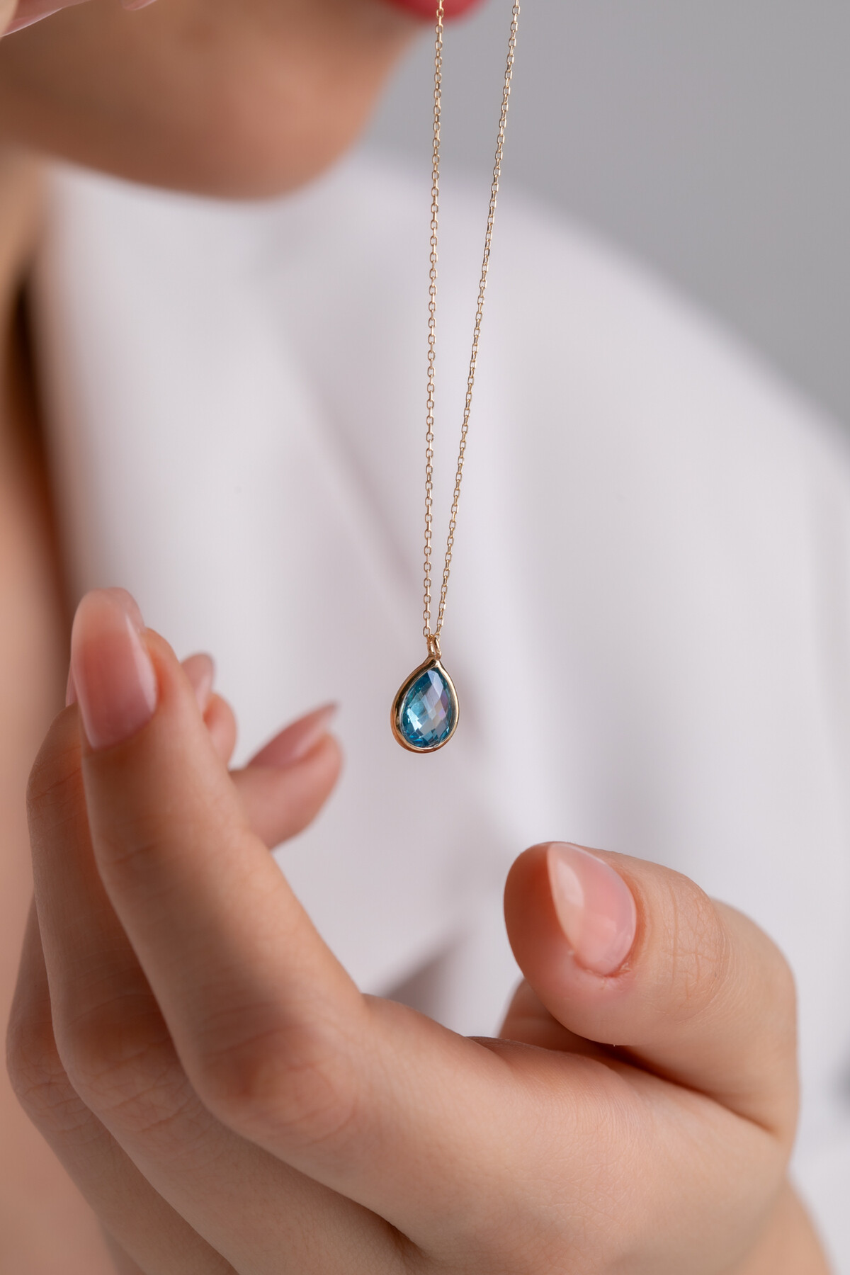 14 Ayar Altın Damla Taş Mavi Kolye