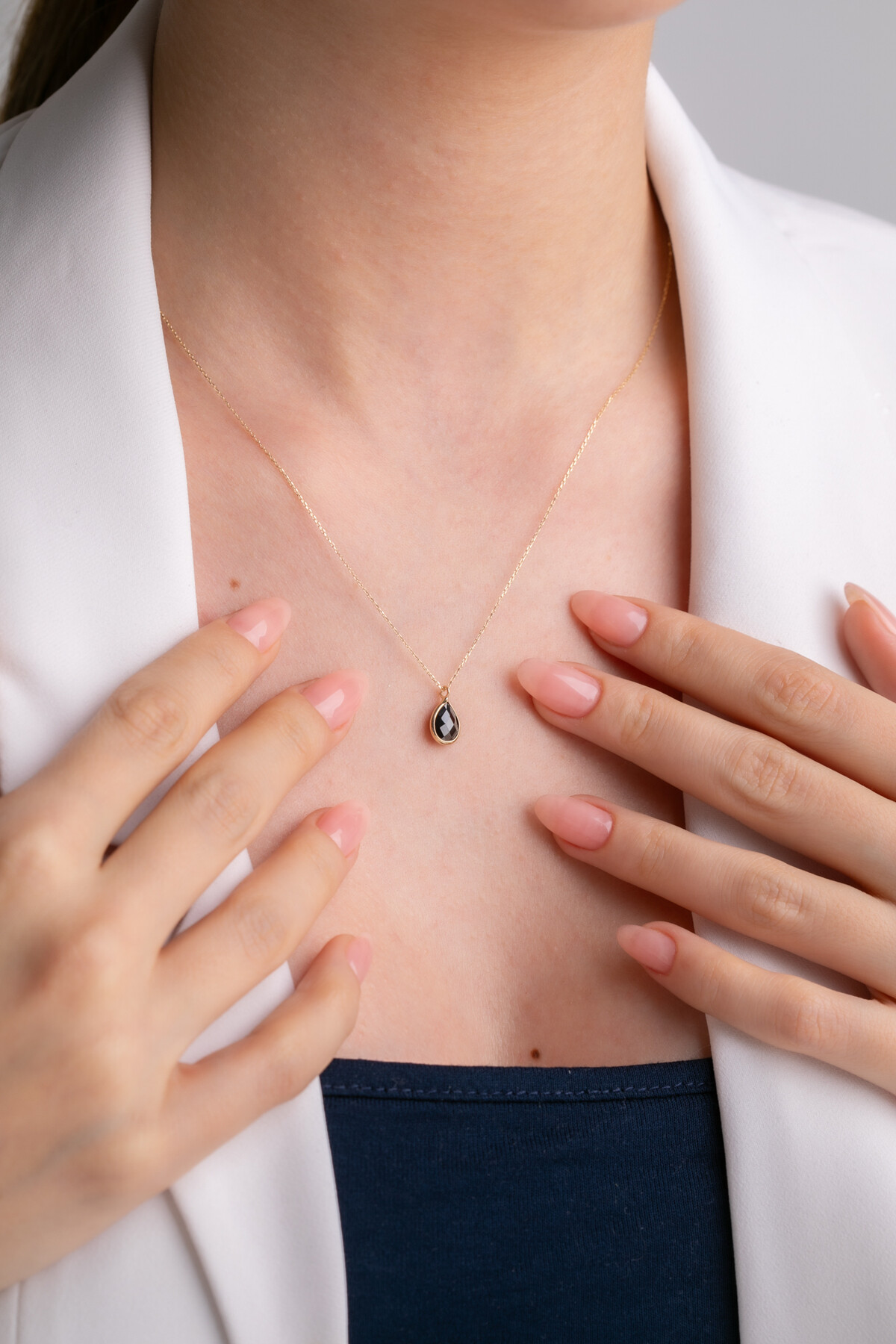 14 Ayar Altın Damla Taş Siyah Kolye