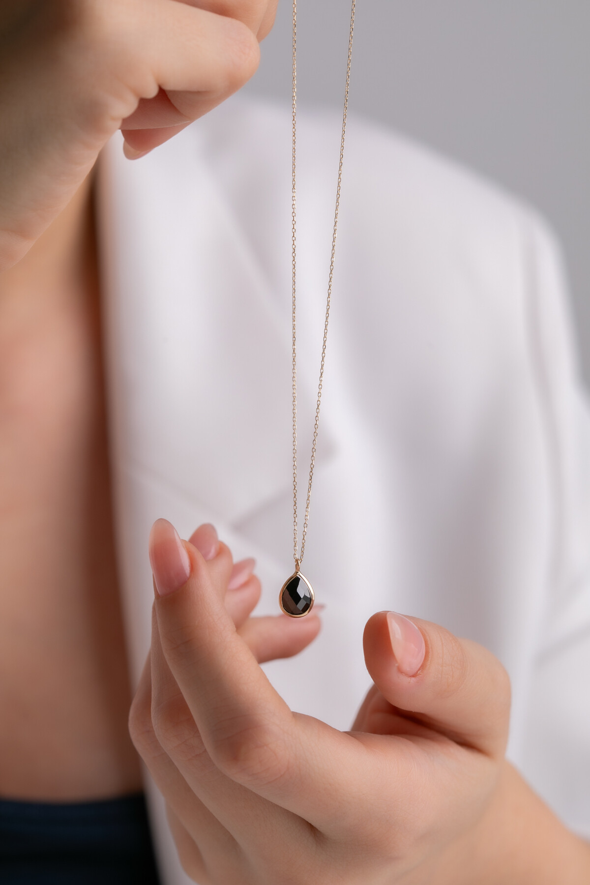 14 Ayar Altın Damla Taş Siyah Kolye