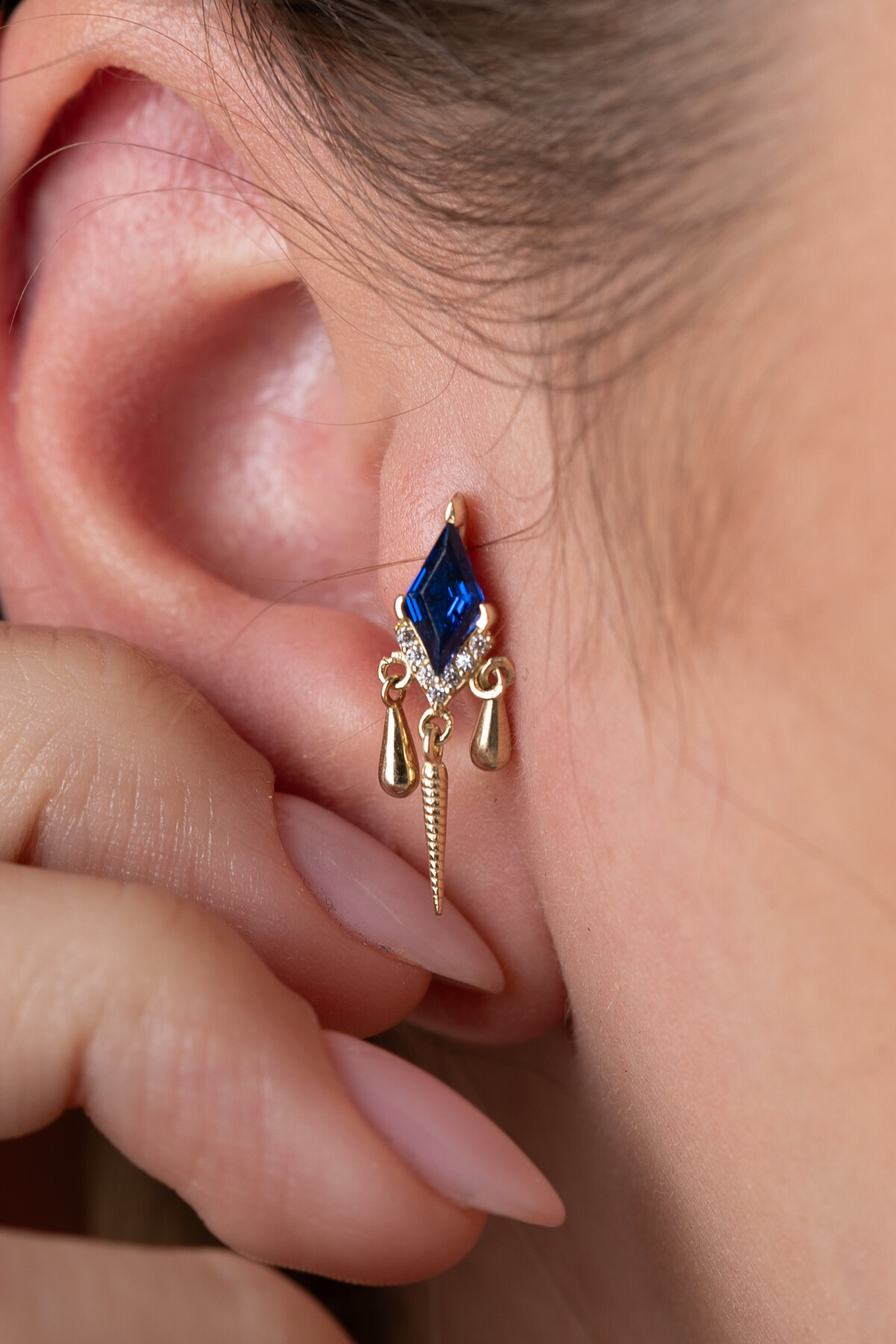 14 Ayar Altın Lacivert Taşlı Sallantılı Küpe