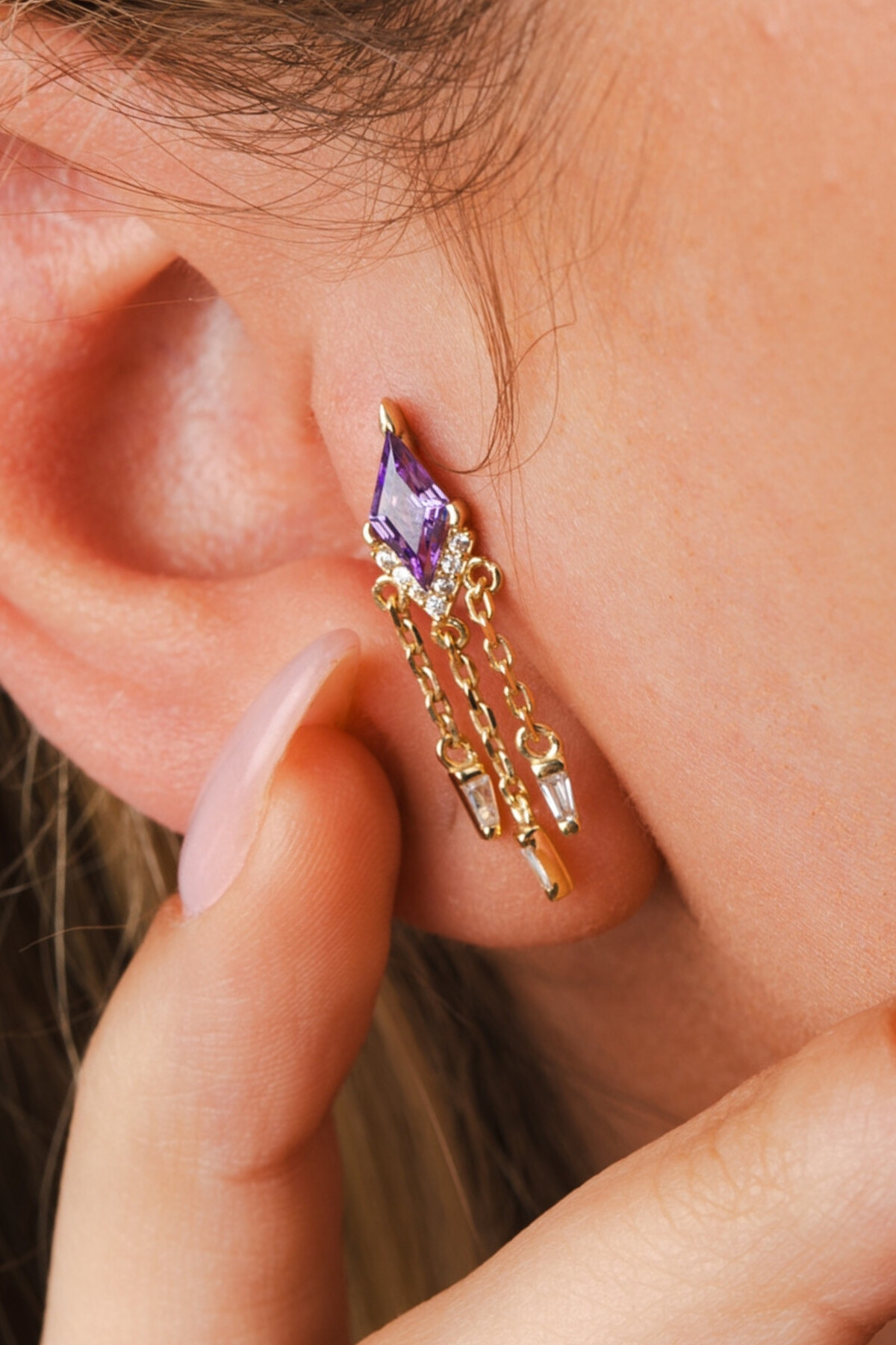 14 Ayar Altın Amatist Taşlı Sallantılı Küpe