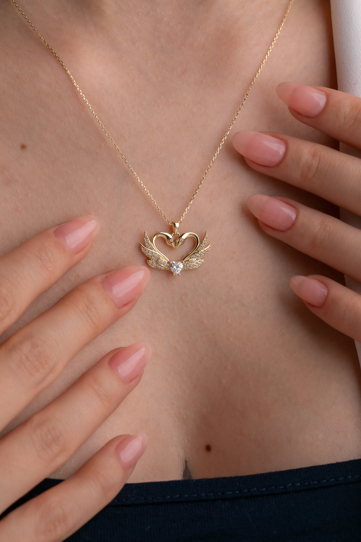 14 Ayar Altın Kuğulu Kalp Kolye