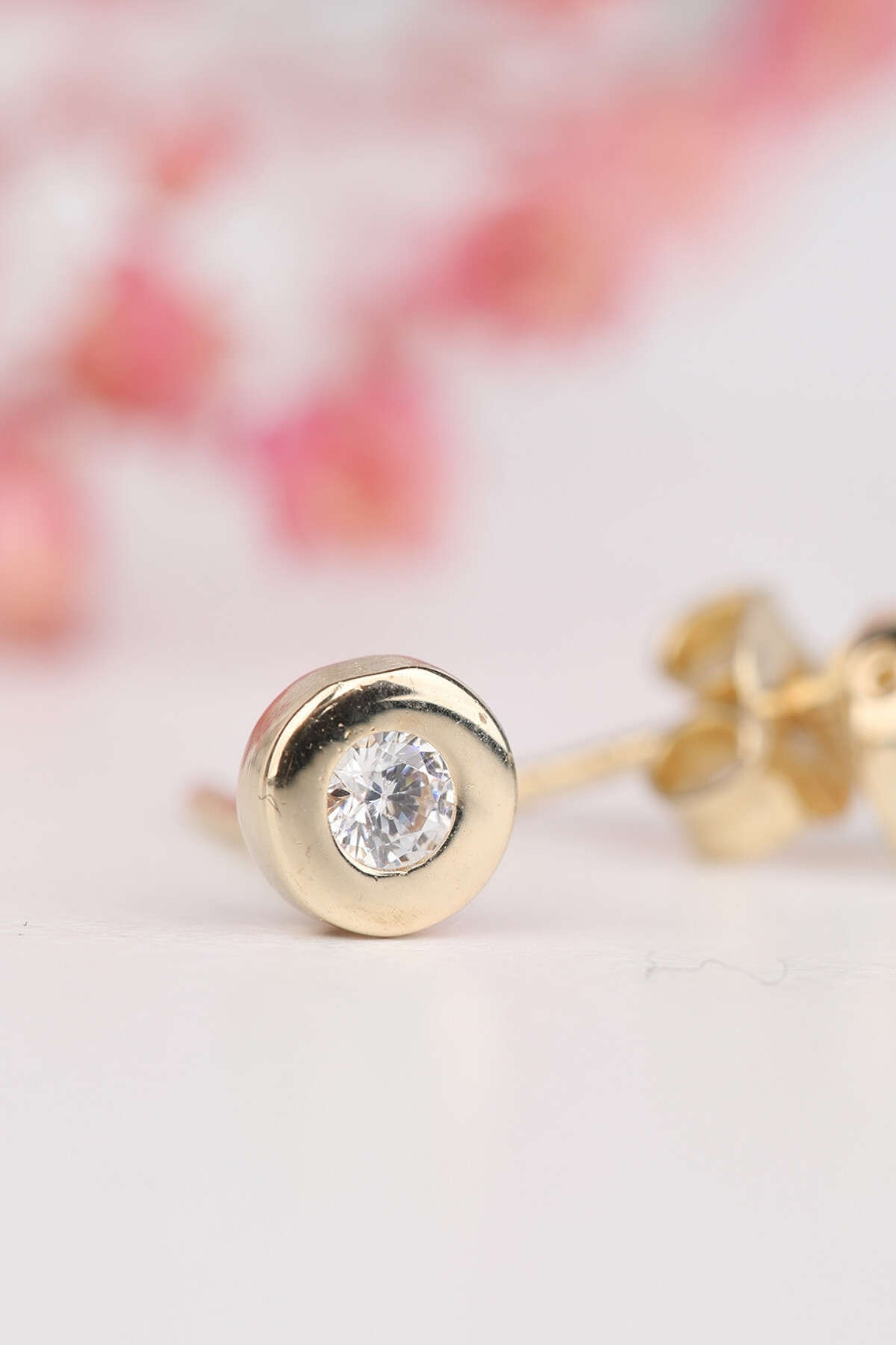 14 Ayar Altın Tektaş Küpe