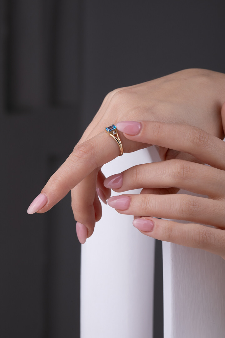 14 Ayar Altın Aqua Taşlı Baget Yüzük