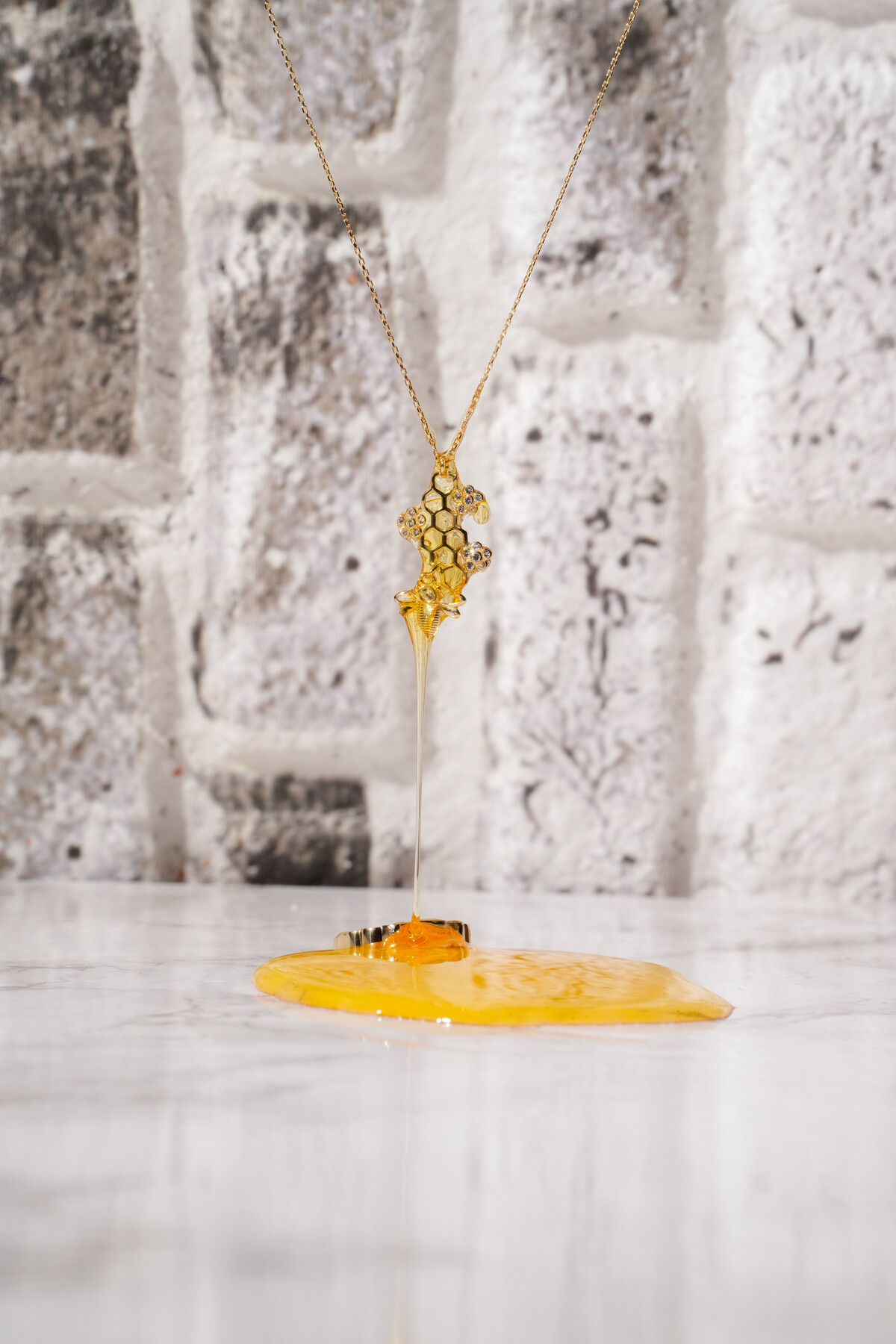 14 Ayar Altın Arı Kolye