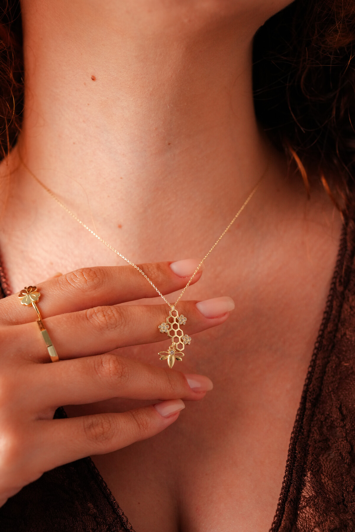 14 Ayar Altın Arı Kolye