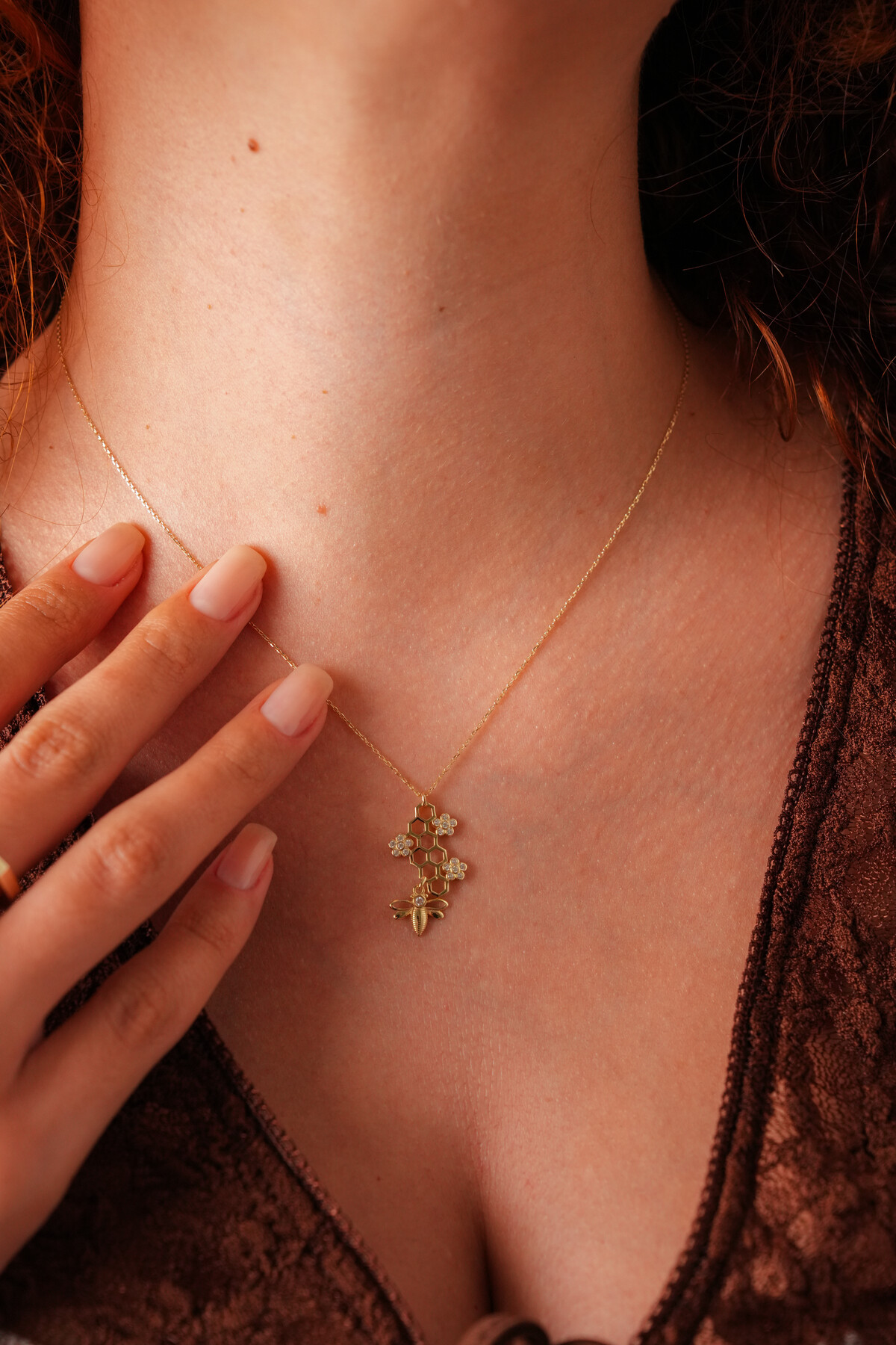 14 Ayar Altın Arı Kolye