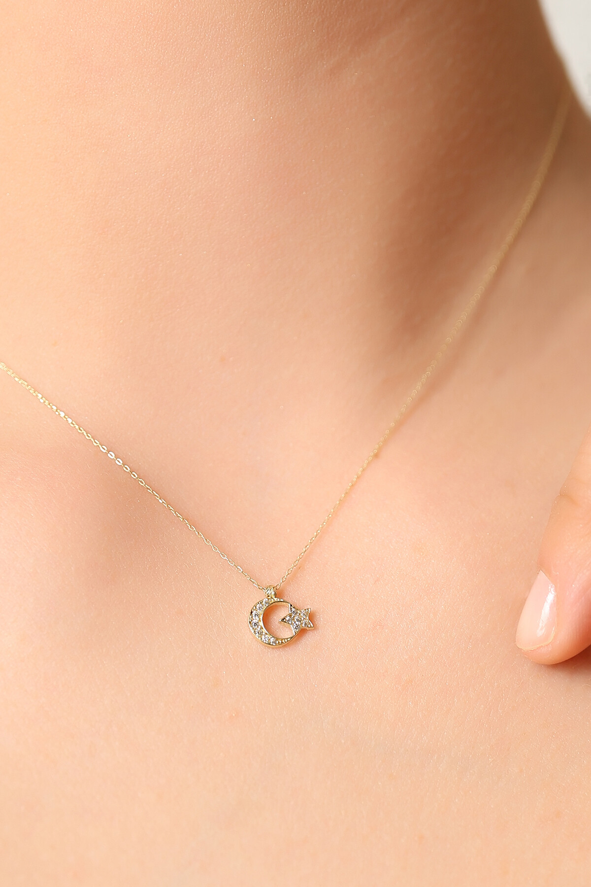 14 Ayar Altın Ayyıldız Kolye