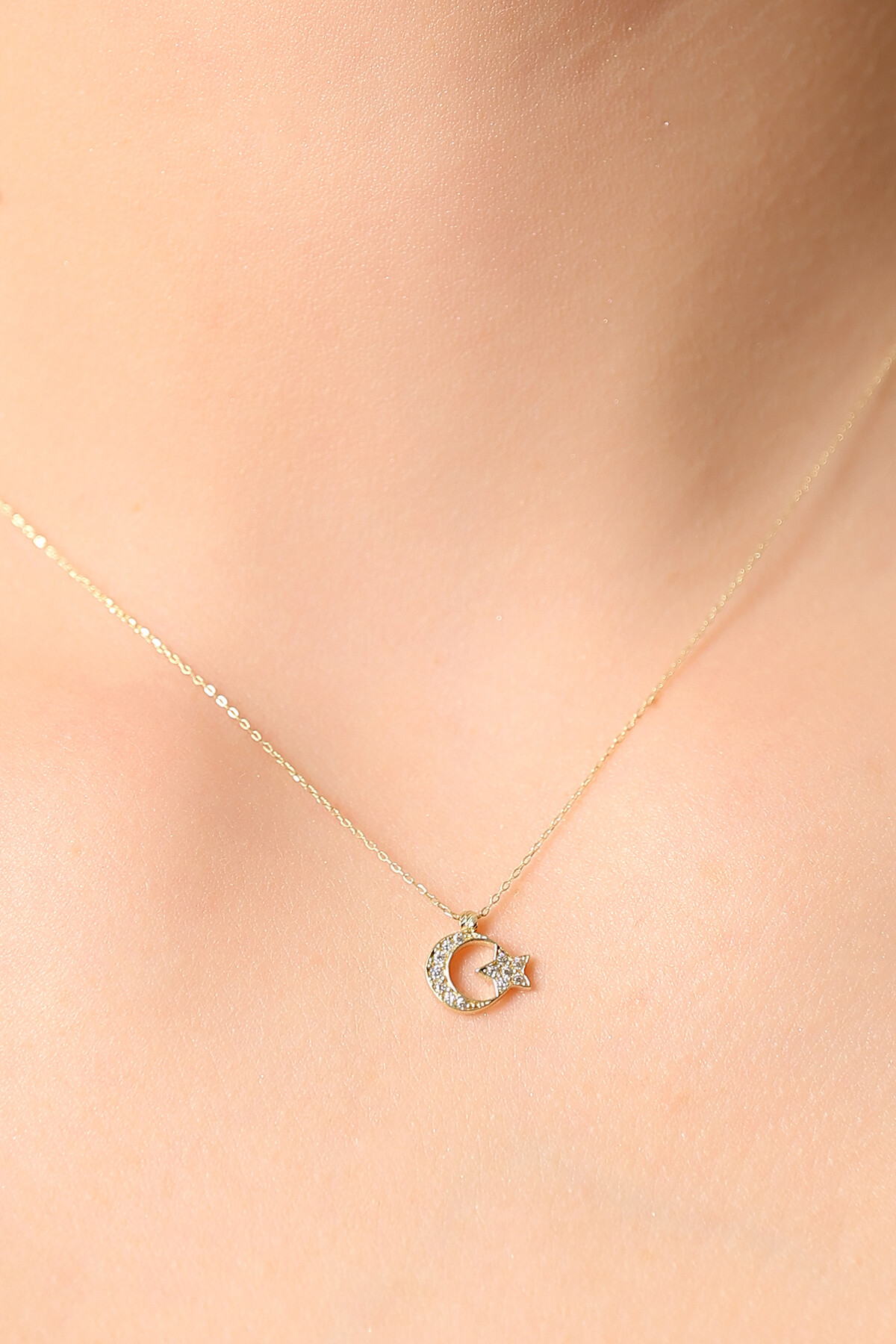 14 Ayar Altın Ayyıldız Kolye