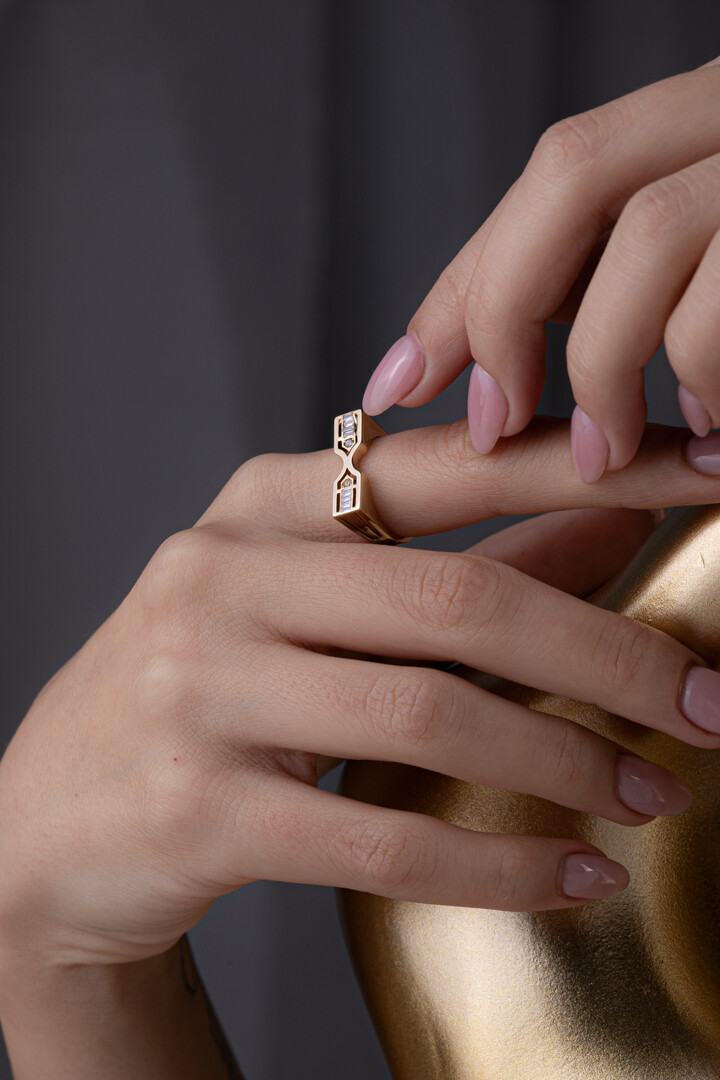 14 Ayar Altın Baget Taşlı Yüzük