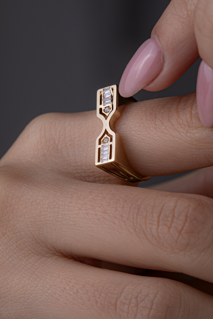 14 Ayar Altın Baget Taşlı Yüzük