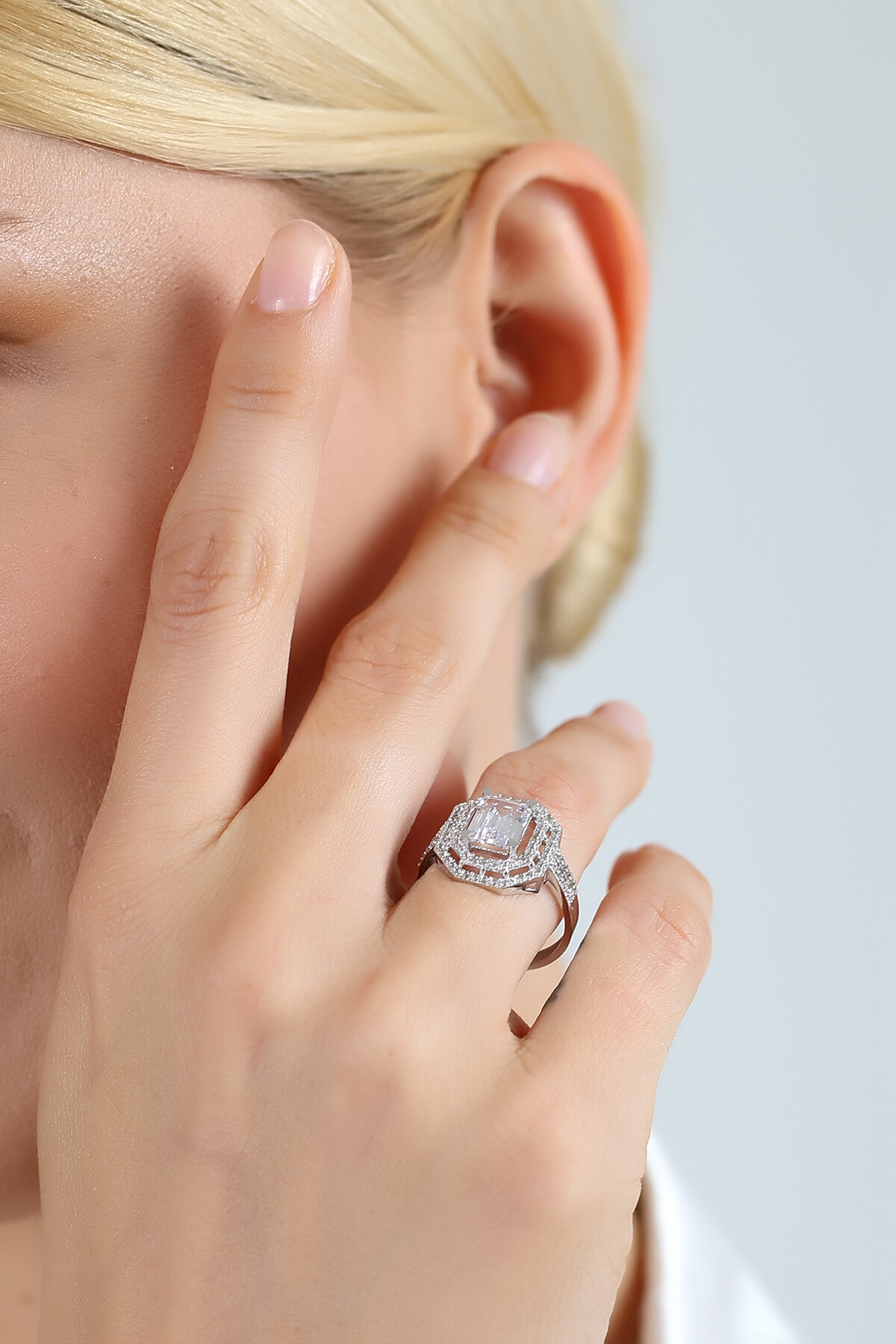 14 Ayar Altın Baget Taşlı Yüzük