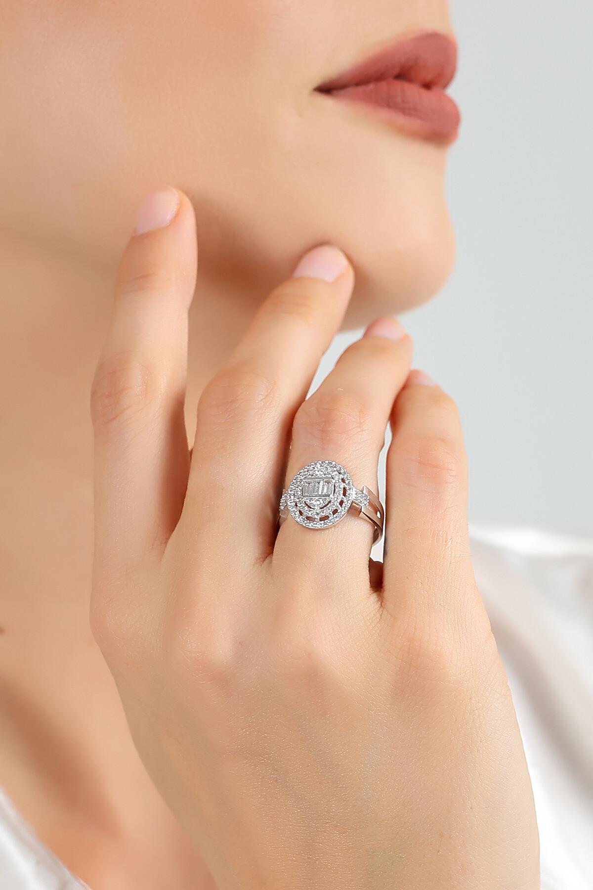 14 Ayar Altın Baget Taşlı Yüzük