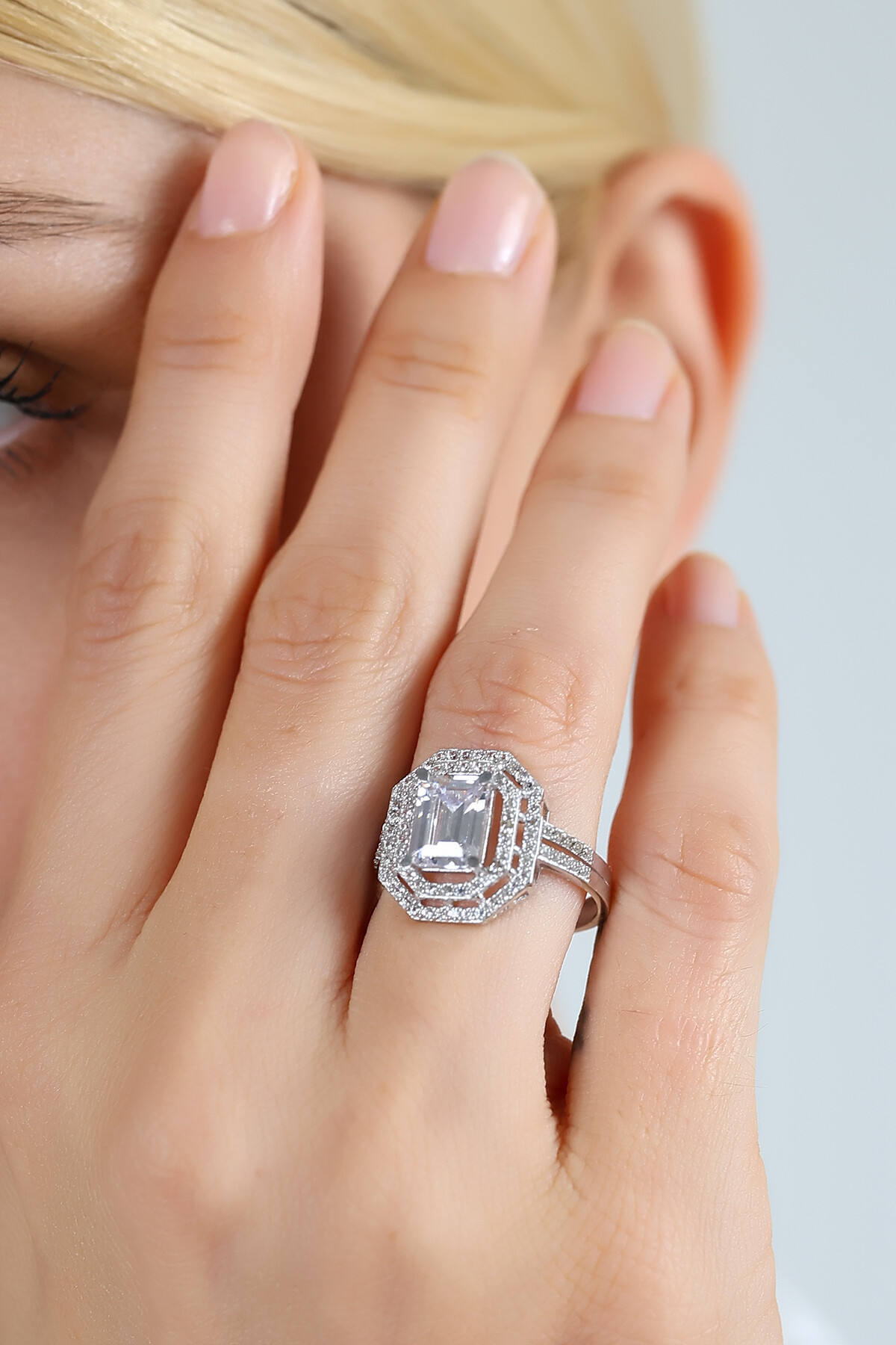 14 Ayar Altın Baget Taşlı Yüzük