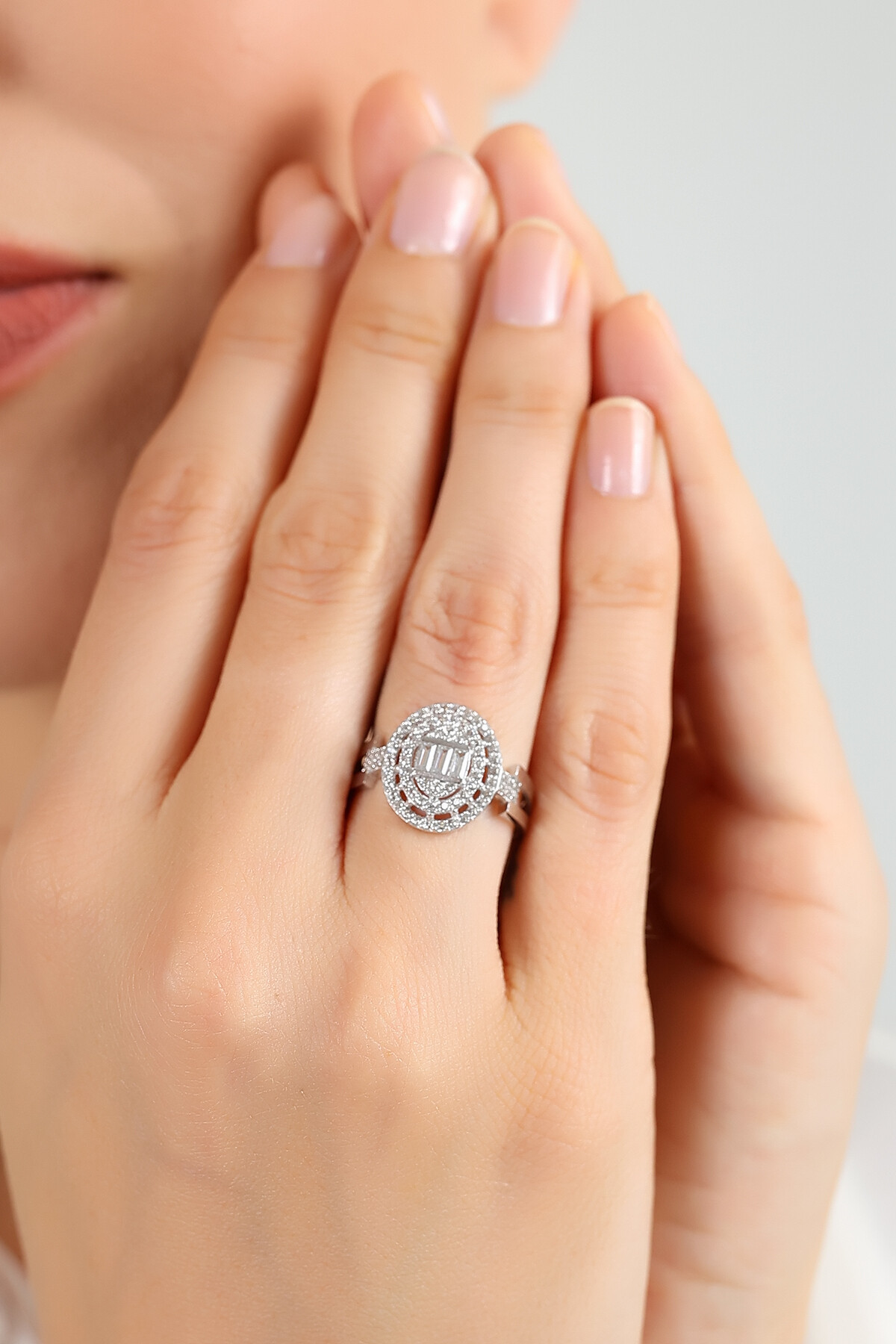 14 Ayar Altın Baget Taşlı Yüzük