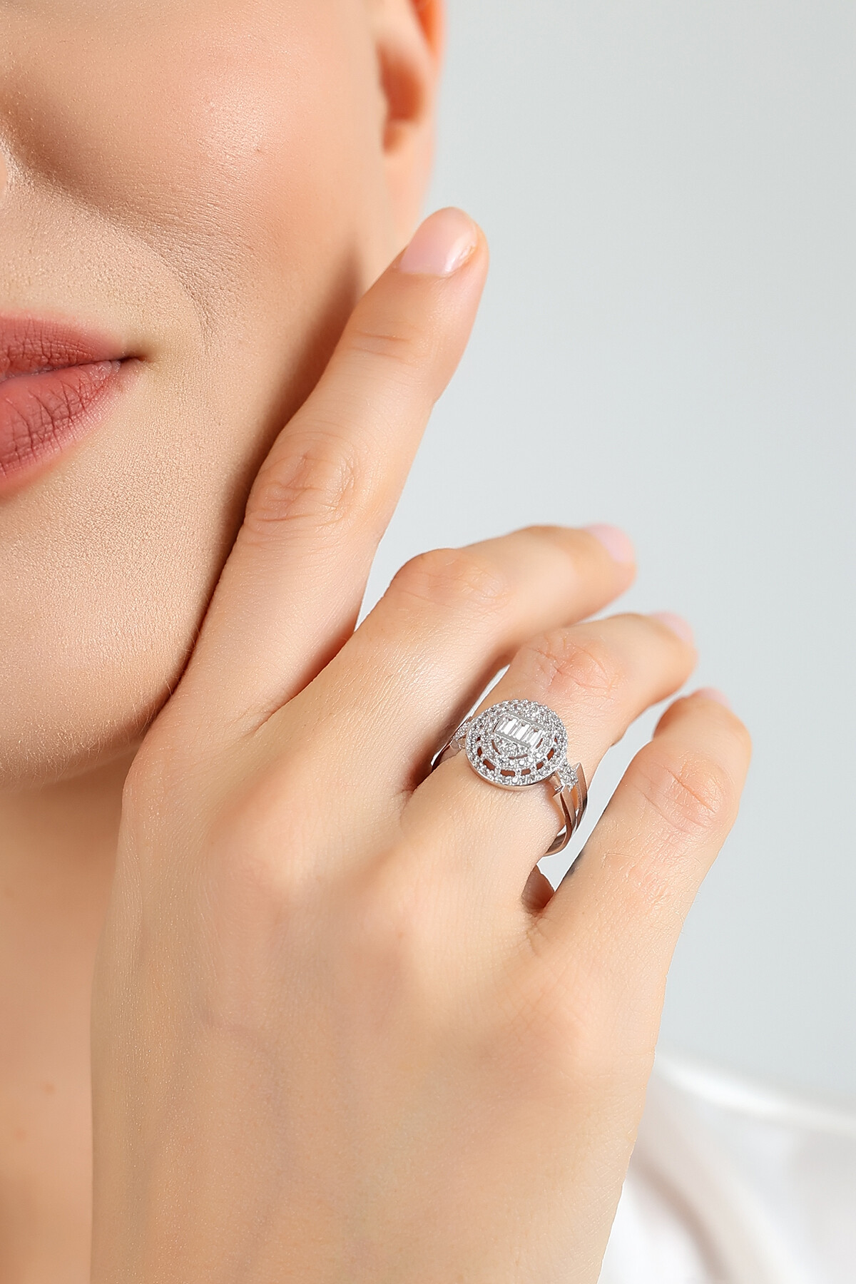 14 Ayar Altın Baget Taşlı Yüzük